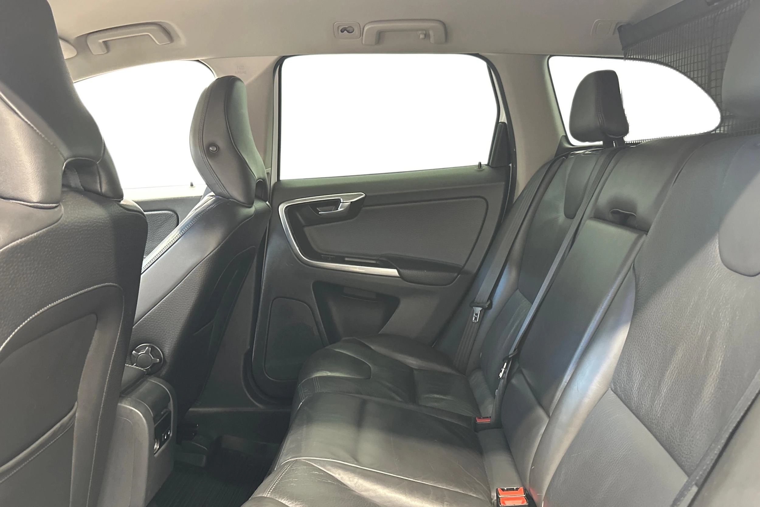 valkoinen Volvo XC60 2014 kuva 8.
