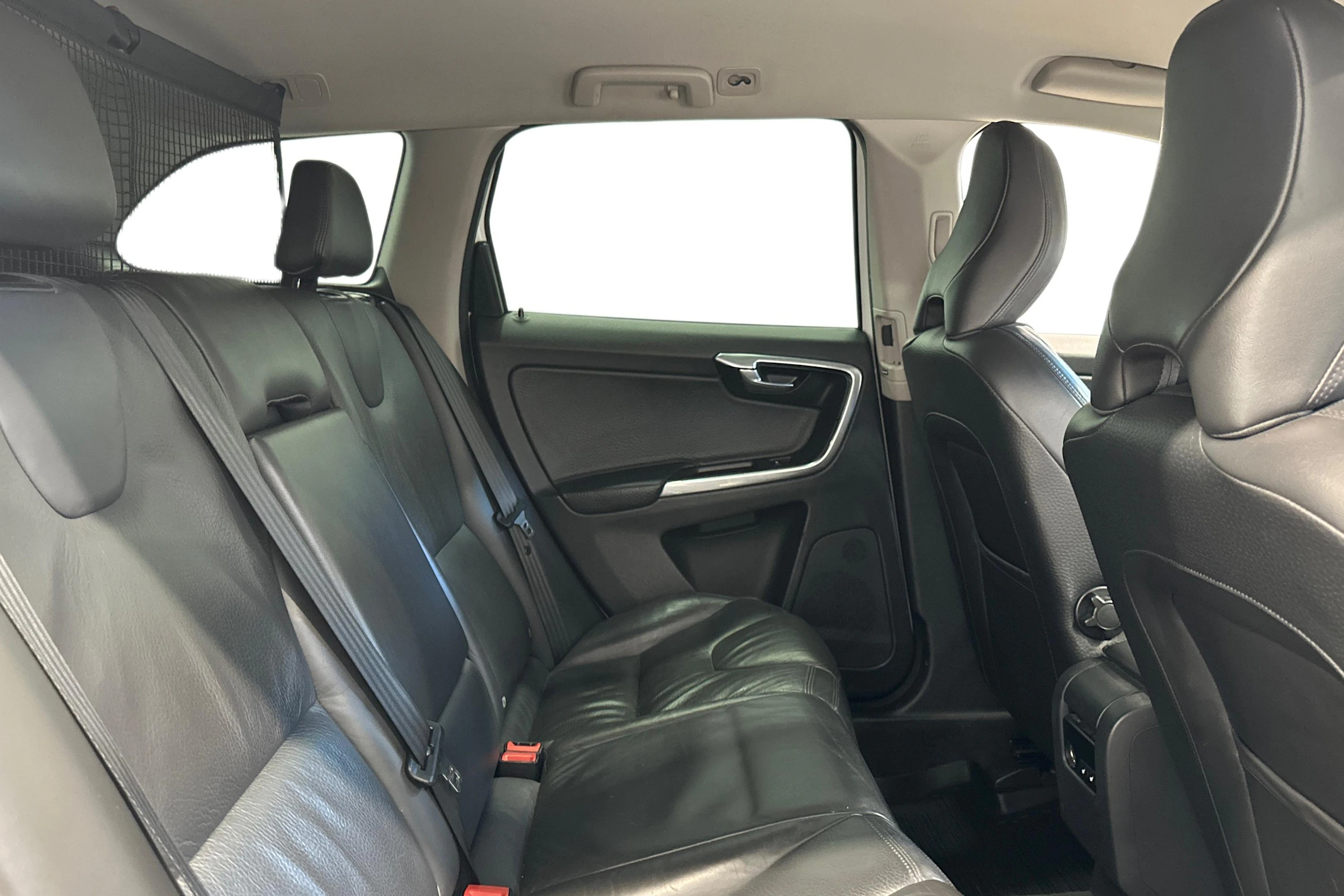 valkoinen Volvo XC60 2014 kuva 9.