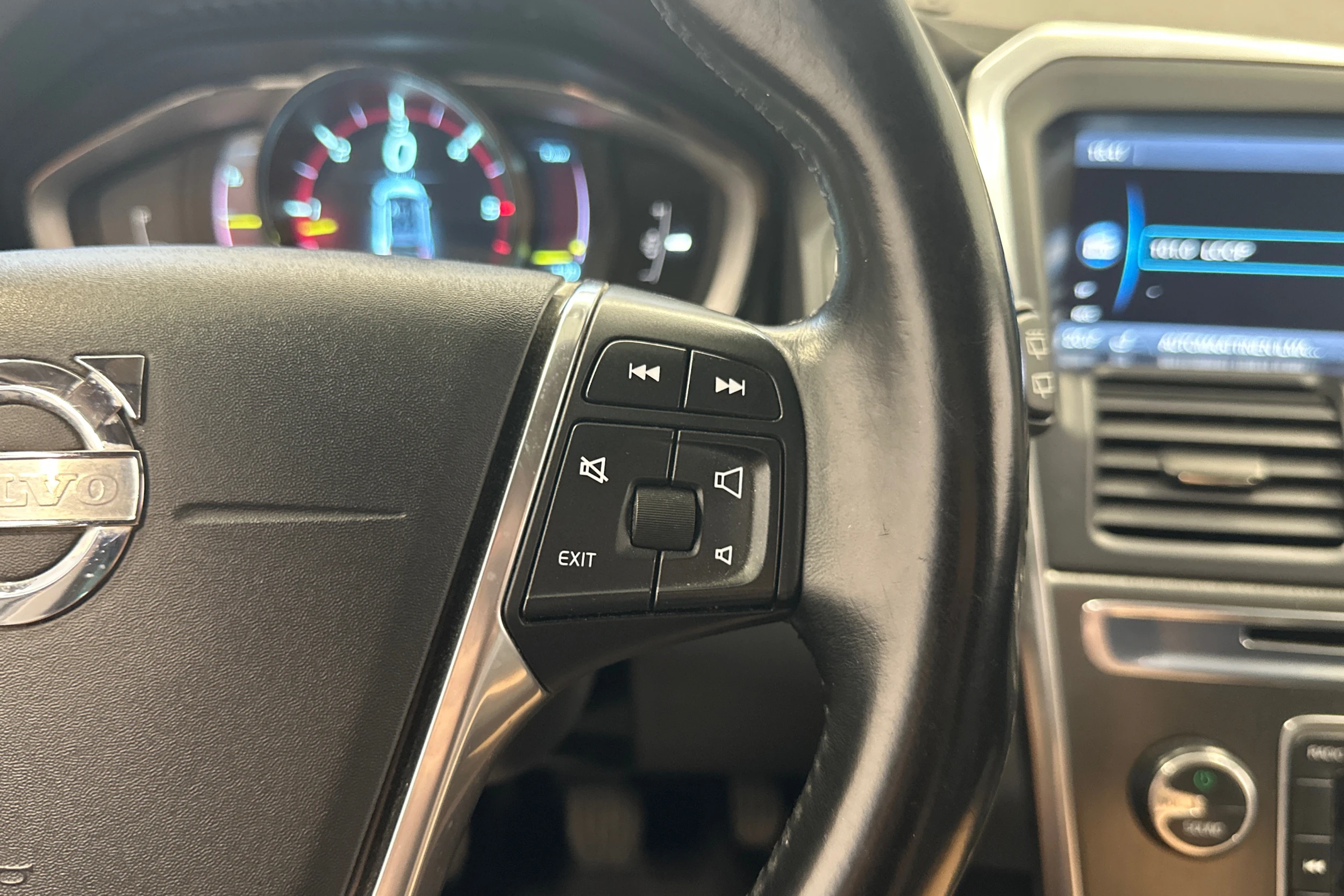 valkoinen Volvo XC60 2014 kuva 14.