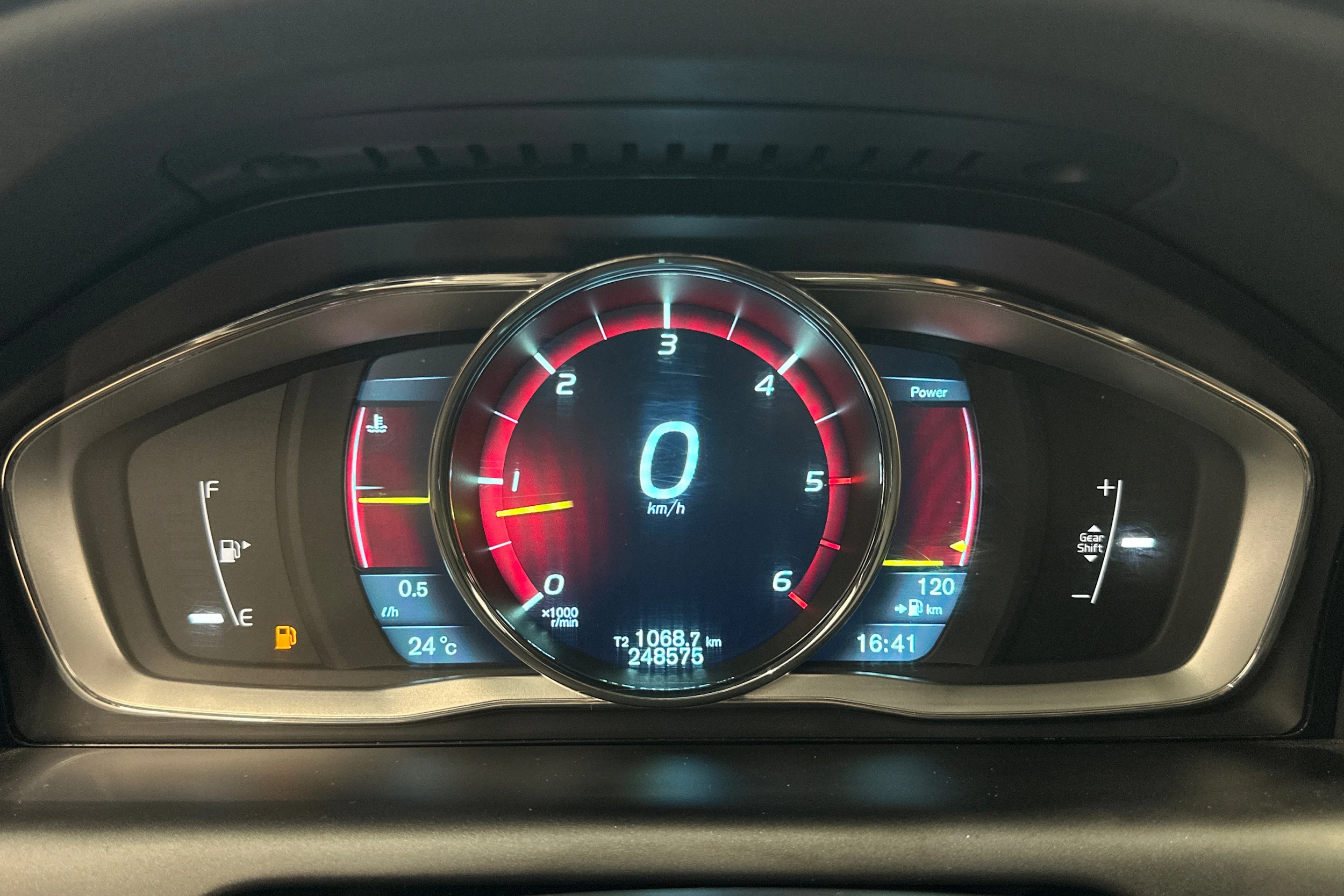 valkoinen Volvo XC60 2014 kuva 15.
