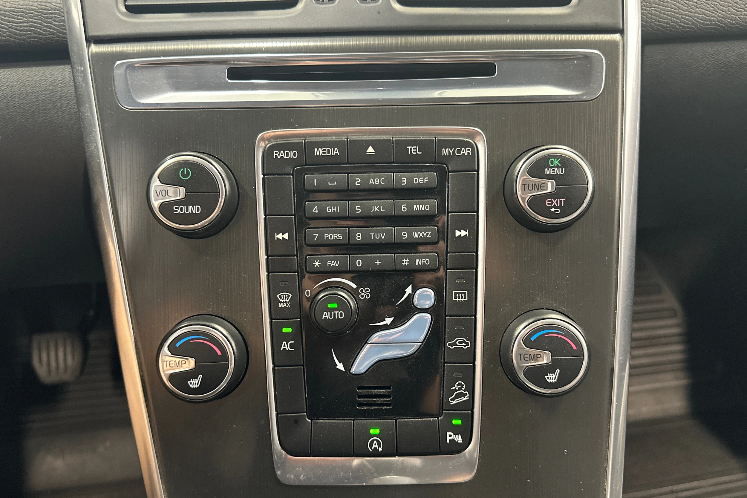 valkoinen Volvo XC60 2014 kuva 16.