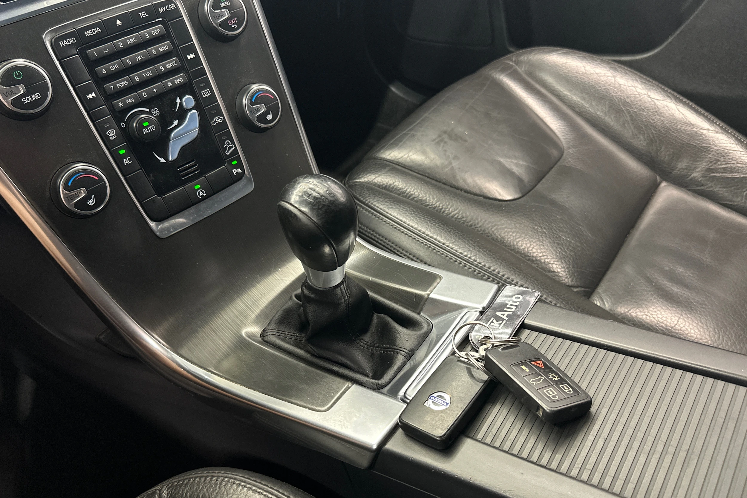 valkoinen Volvo XC60 2014 kuva 17.