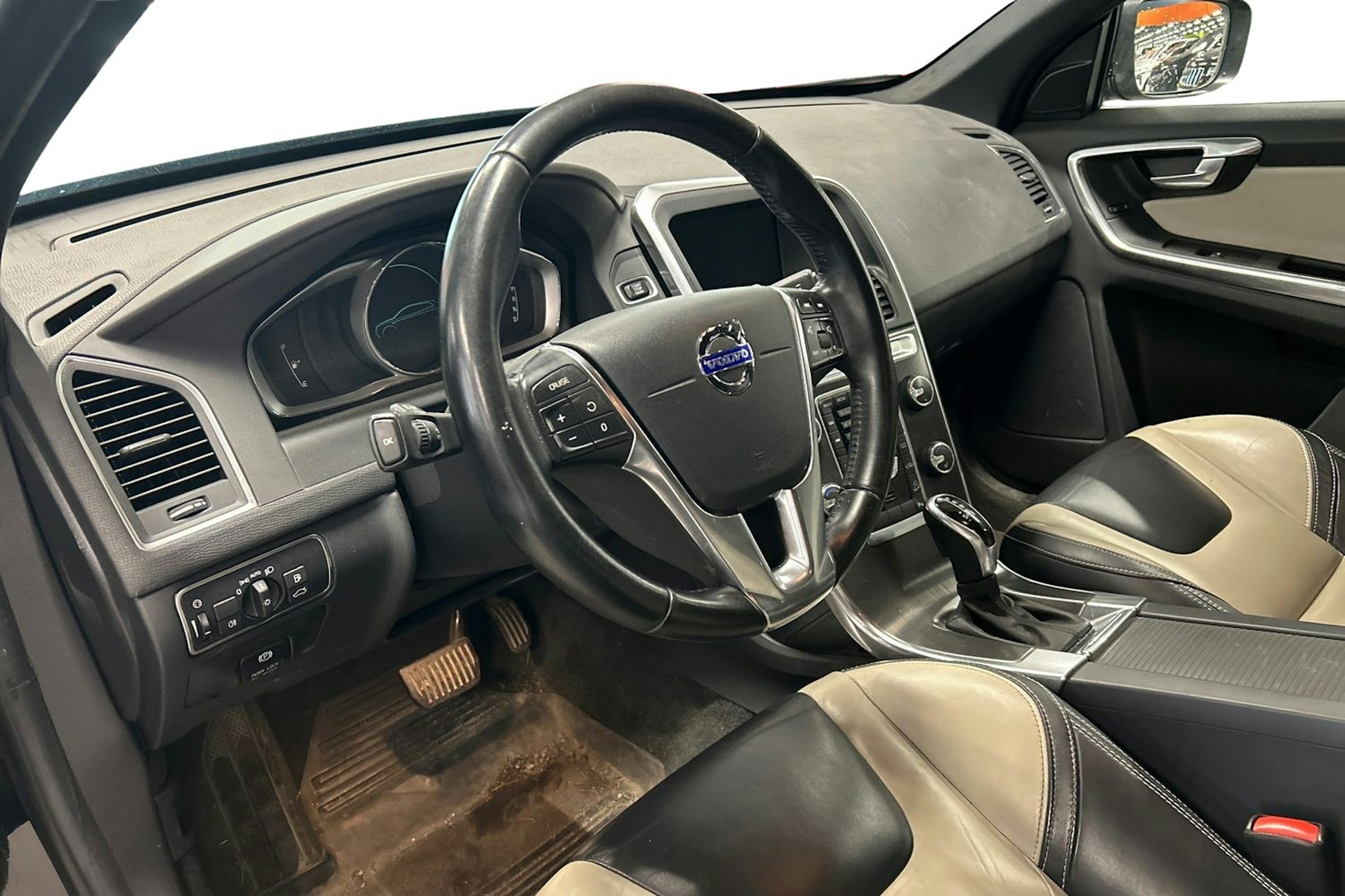 musta Volvo XC60 2014 kuva 3.