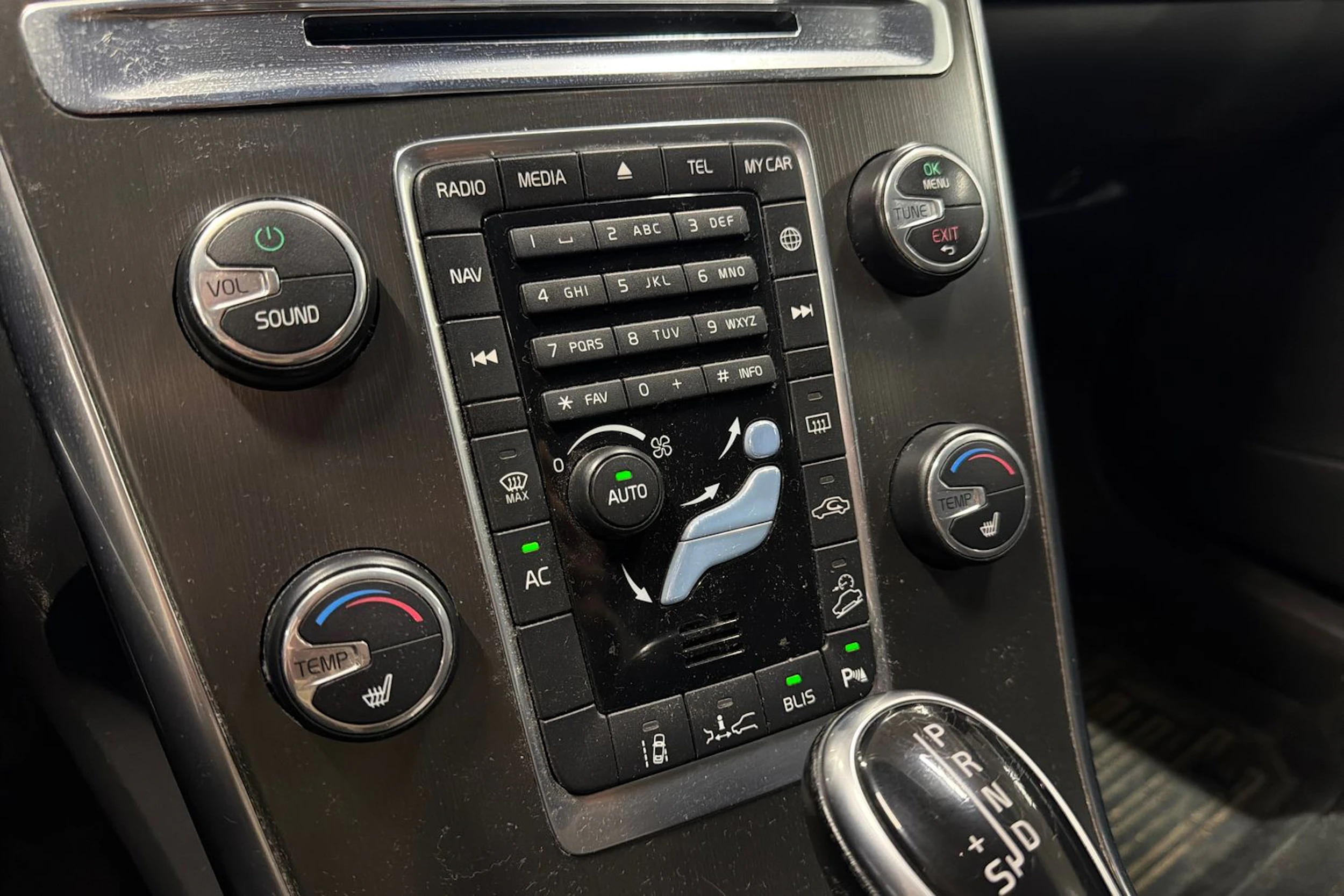 musta Volvo XC60 2014 kuva 6.