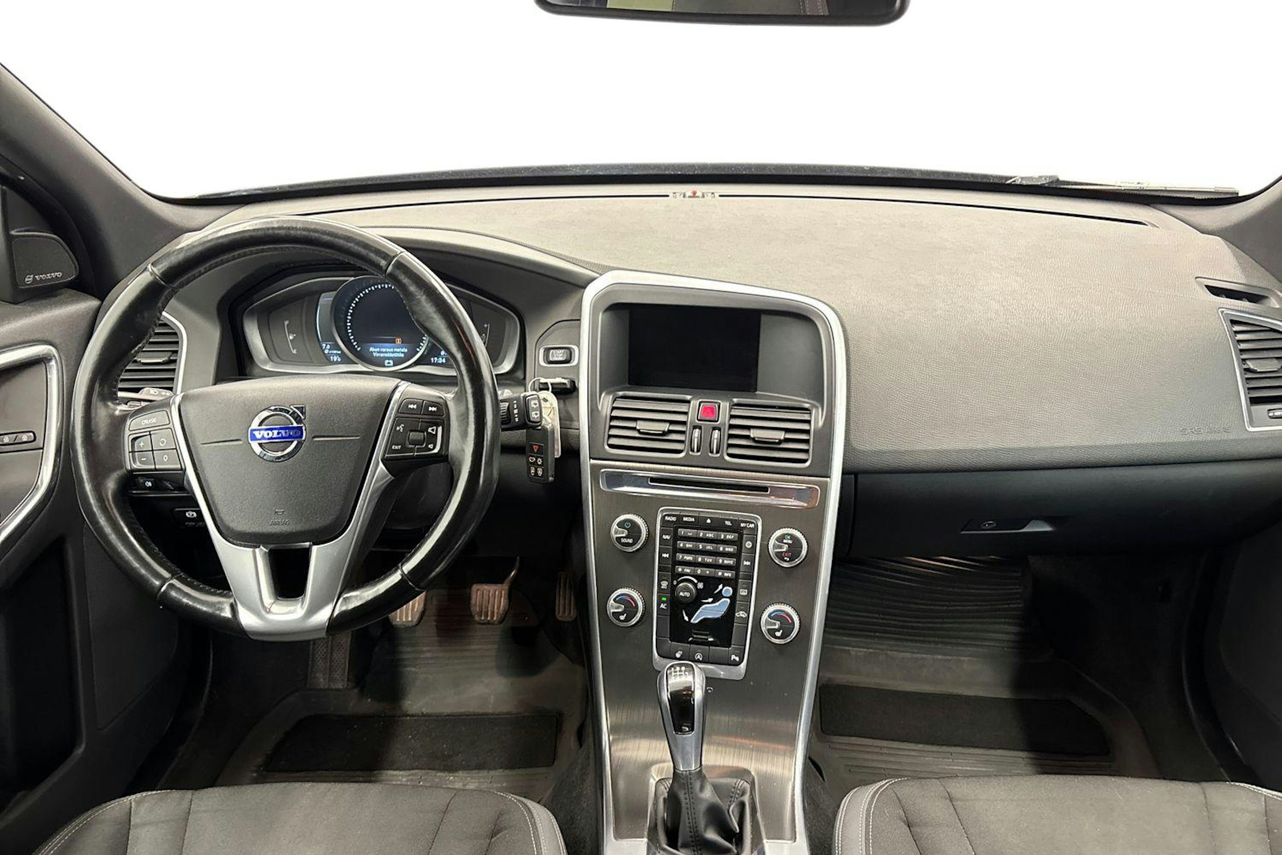 musta Volvo XC60 2015 kuva 9.