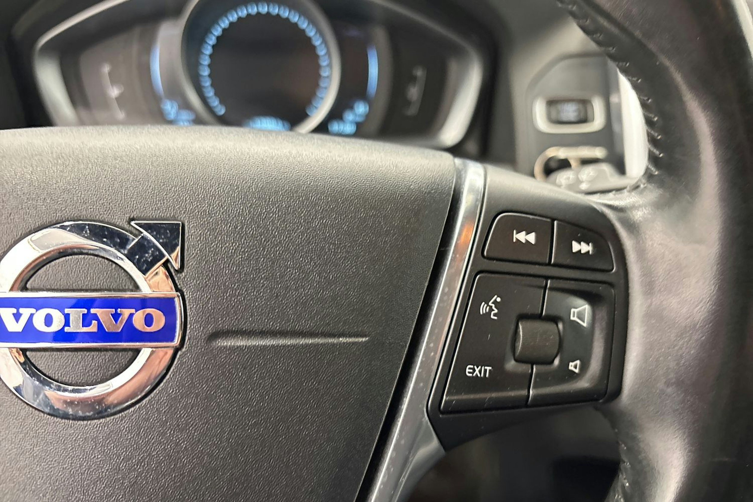 musta Volvo XC60 2015 kuva 19.