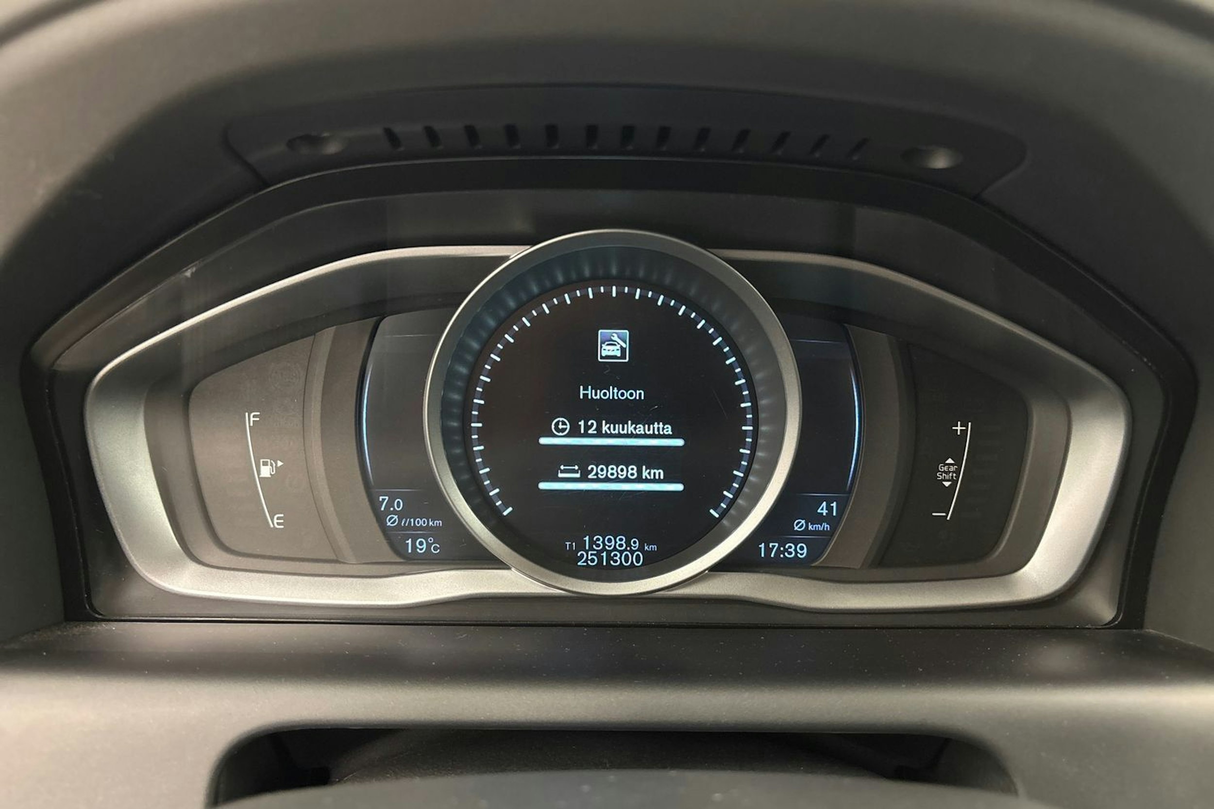 musta Volvo XC60 2015 kuva 20.