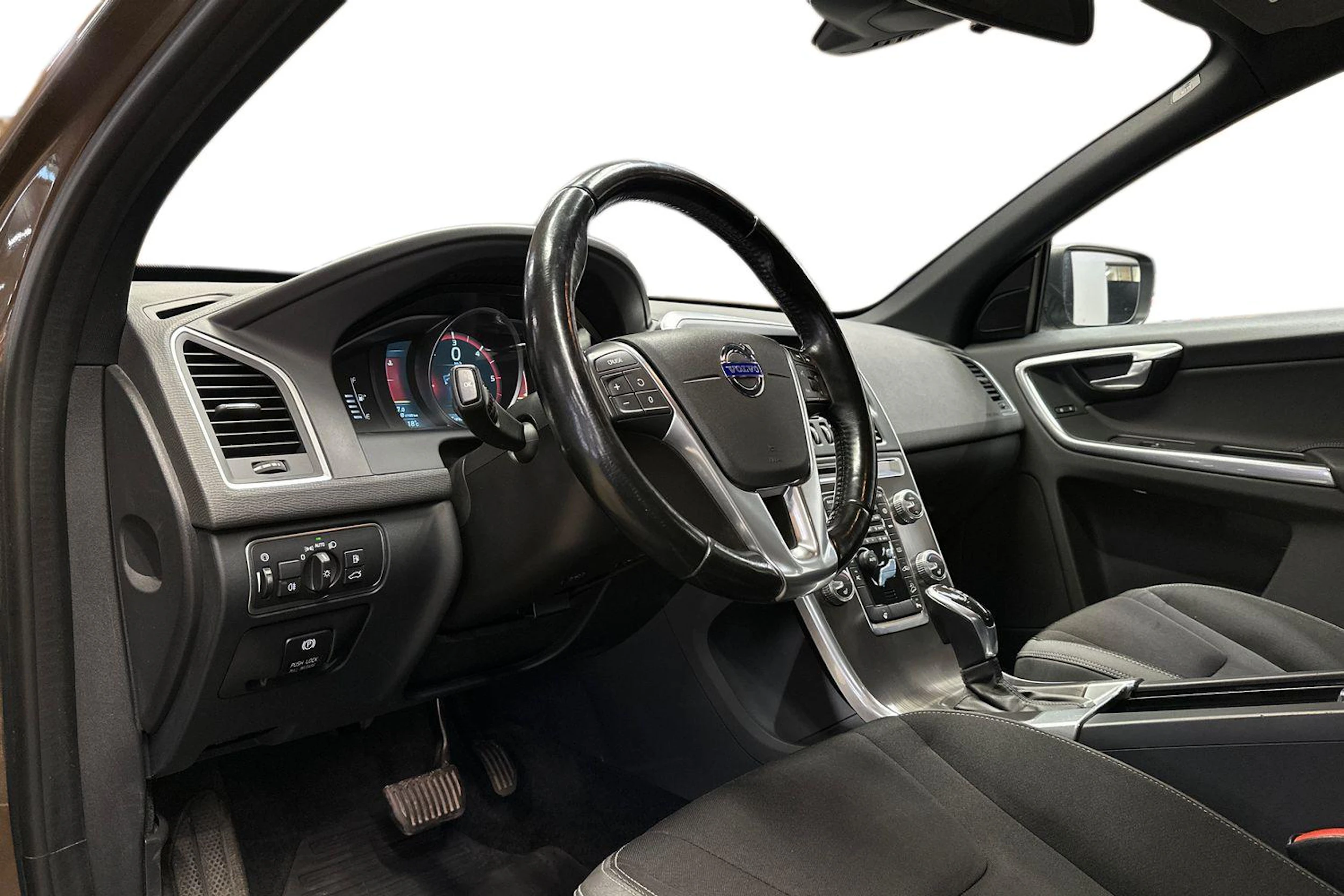 ruskea (beige) Volvo XC60 2015 kuva 6.