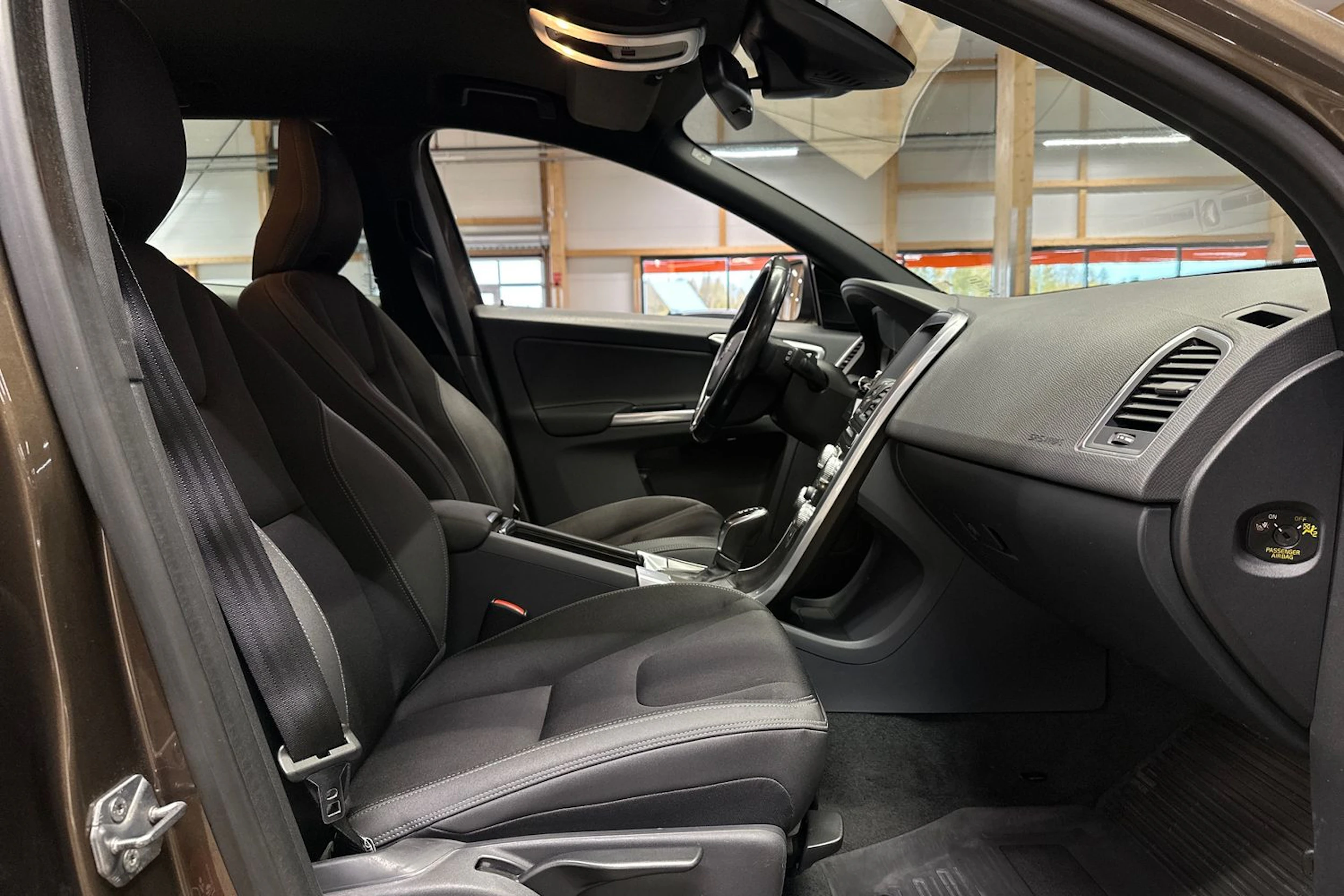 ruskea (beige) Volvo XC60 2015 kuva 11.