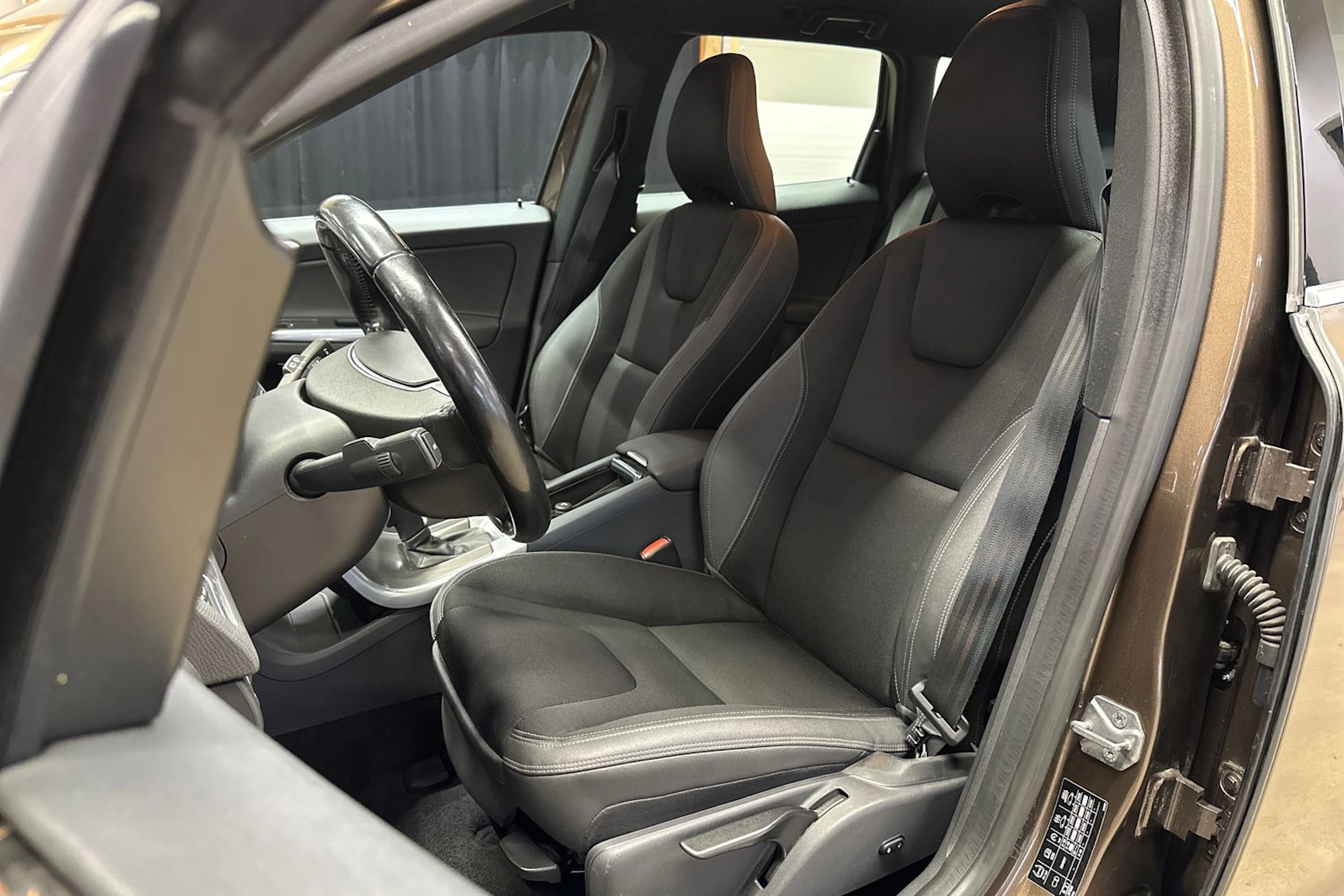 ruskea (beige) Volvo XC60 2015 kuva 13.