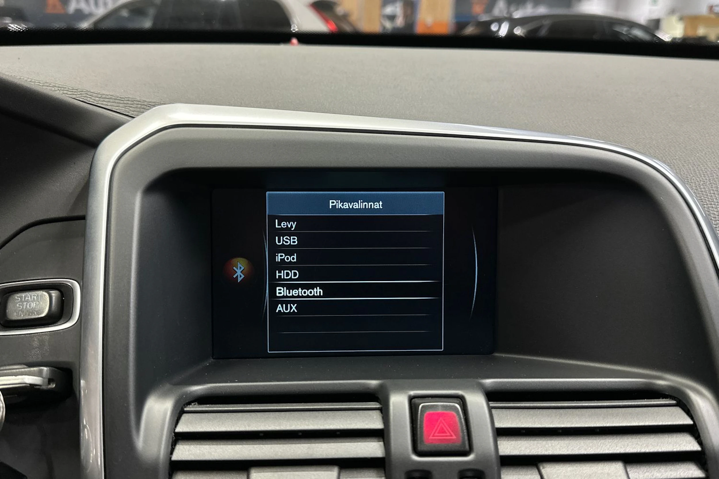 ruskea (beige) Volvo XC60 2015 kuva 14.