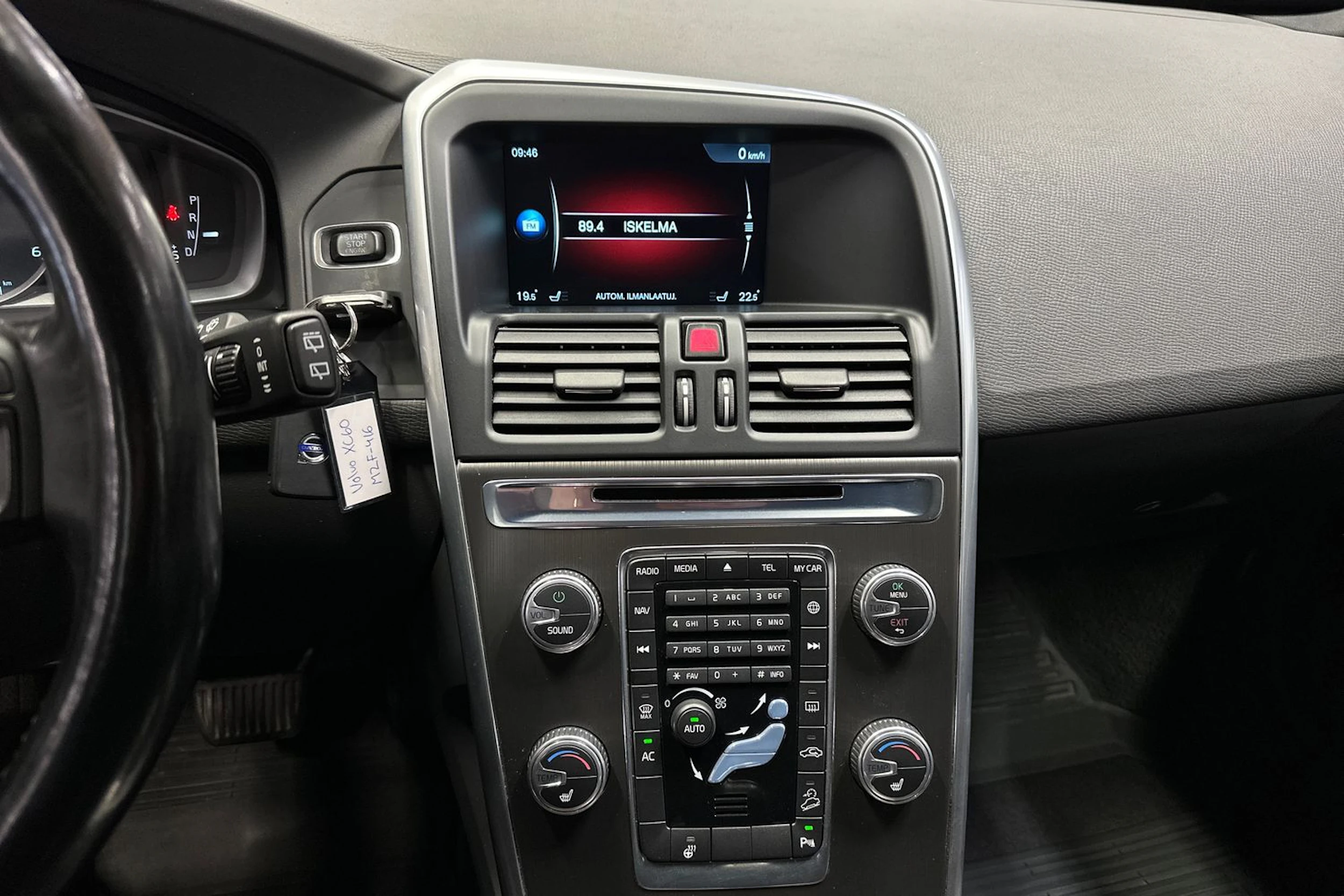ruskea (beige) Volvo XC60 2015 kuva 16.
