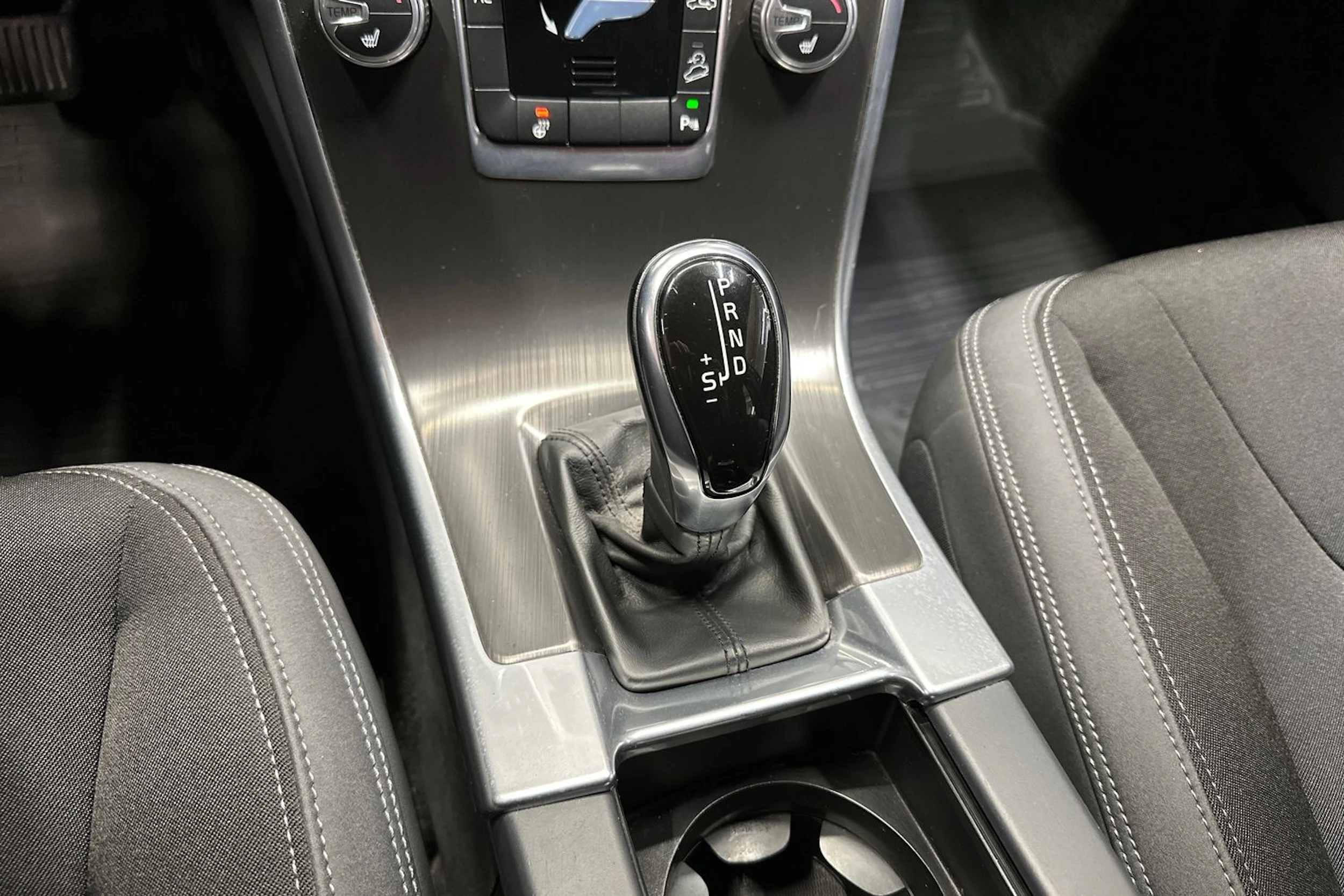 ruskea (beige) Volvo XC60 2015 kuva 18.