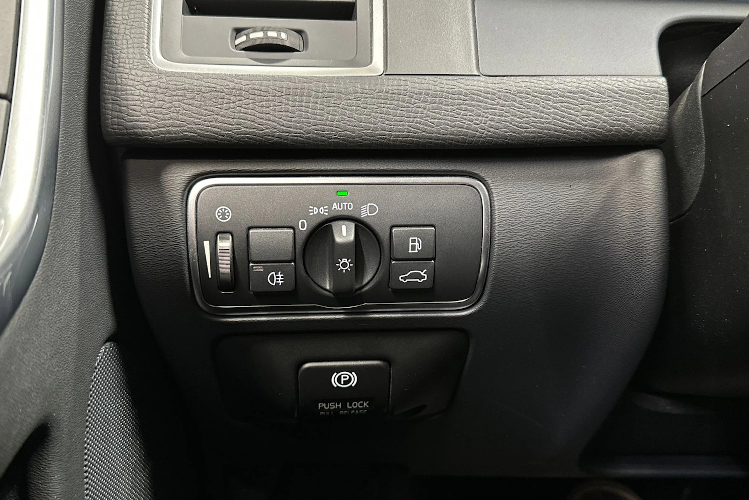 ruskea (beige) Volvo XC60 2015 kuva 24.