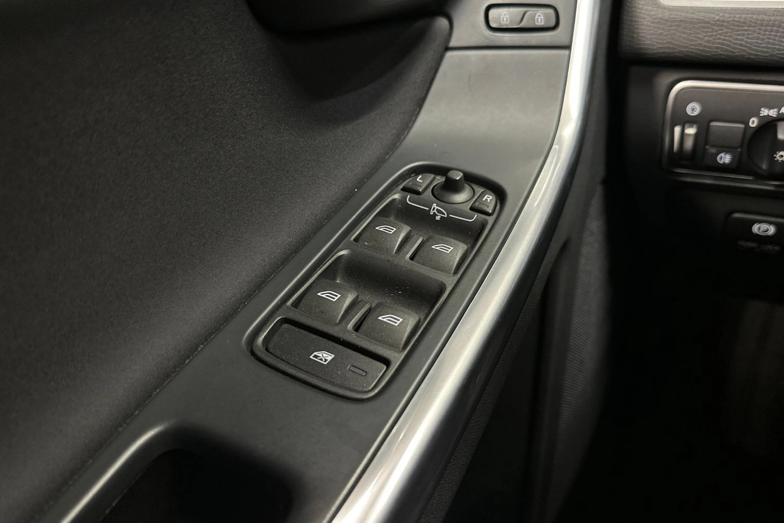 ruskea (beige) Volvo XC60 2015 kuva 25.