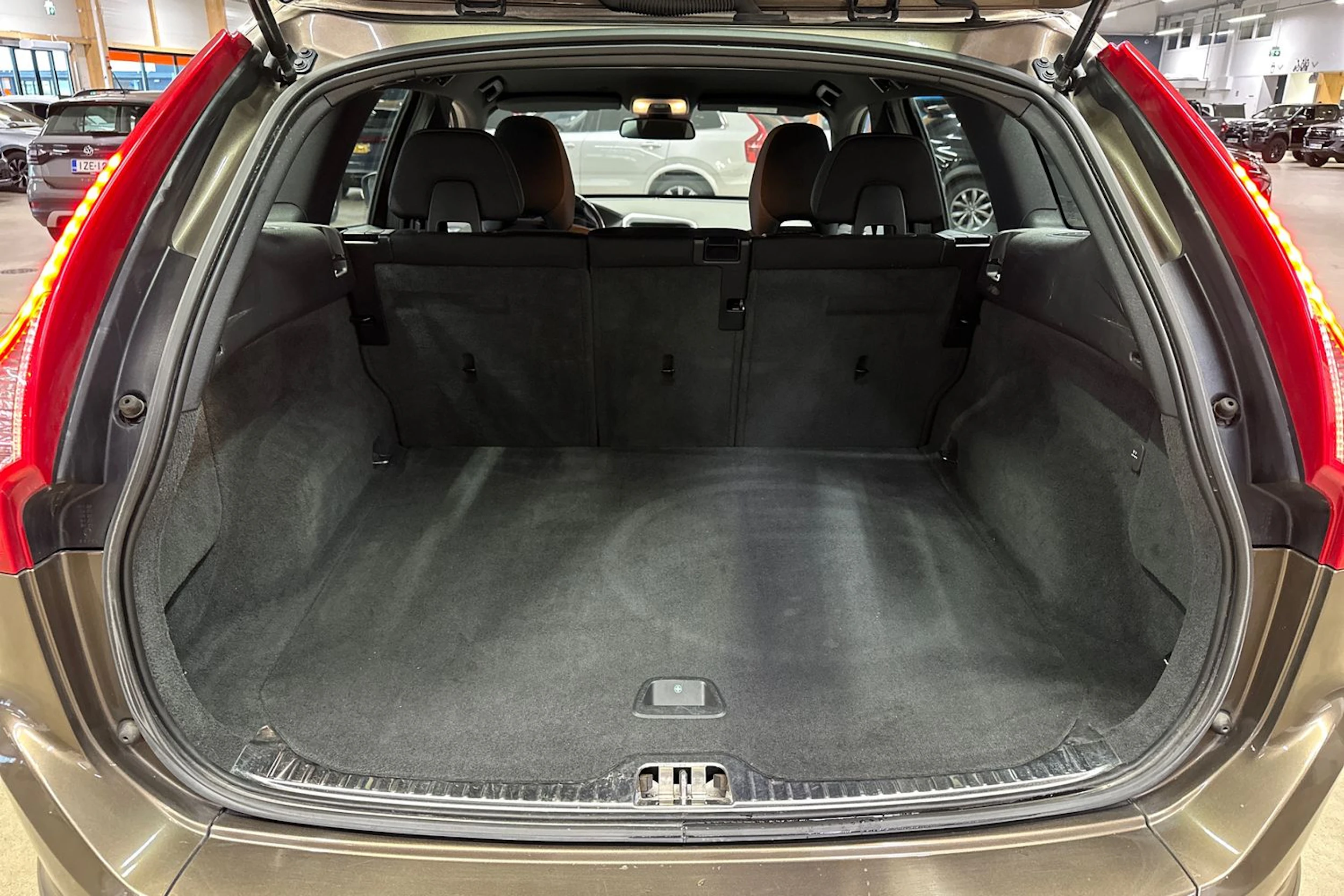 ruskea (beige) Volvo XC60 2015 kuva 26.
