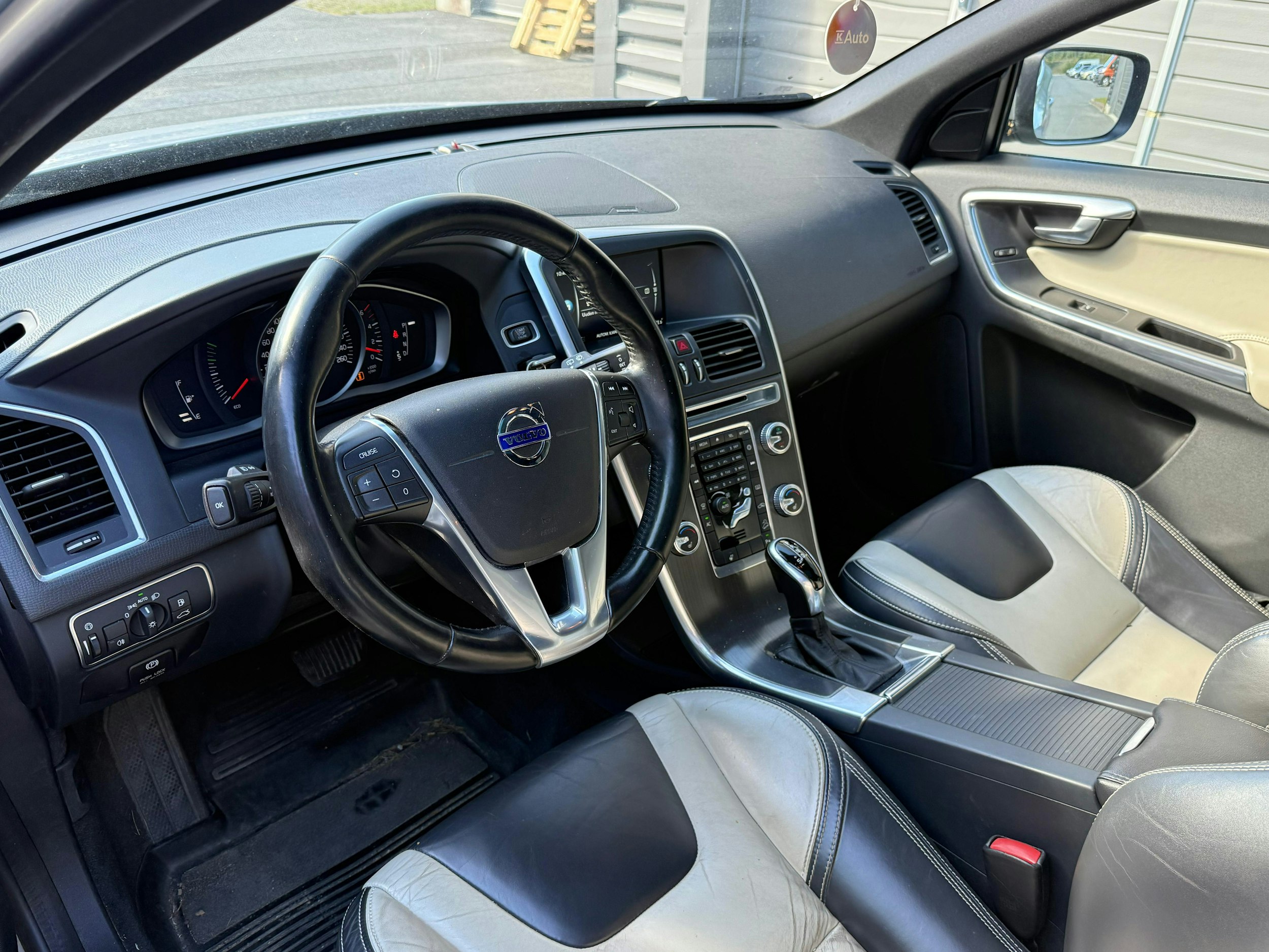 harmaa Volvo XC60 2014 kuva 3.