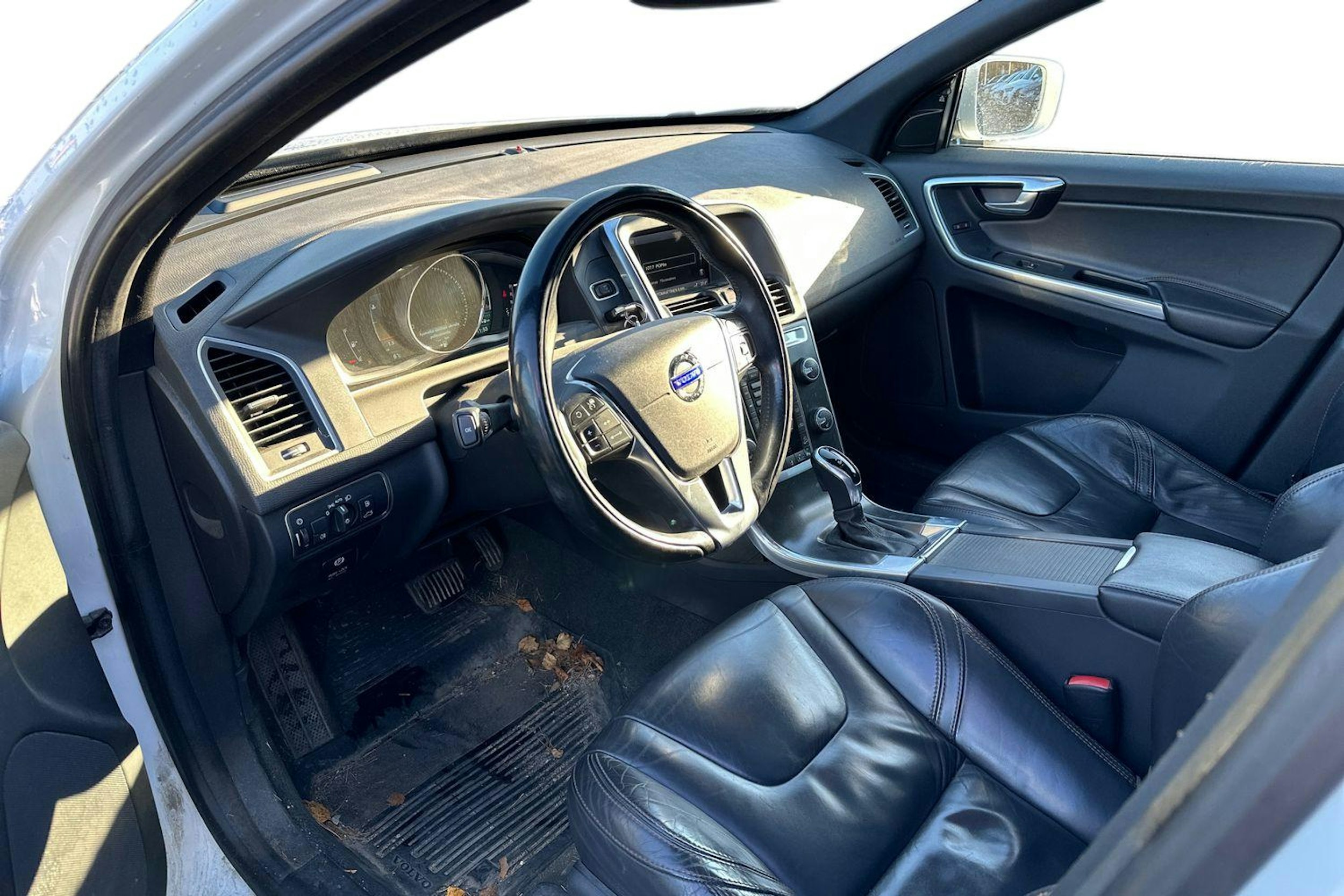 valkoinen Volvo XC60 2014 kuva 3.