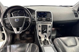 Valkoinen Volvo XC60 2014 kuva 9.