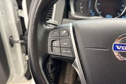 Valkoinen Volvo XC60 2014 kuva 17.