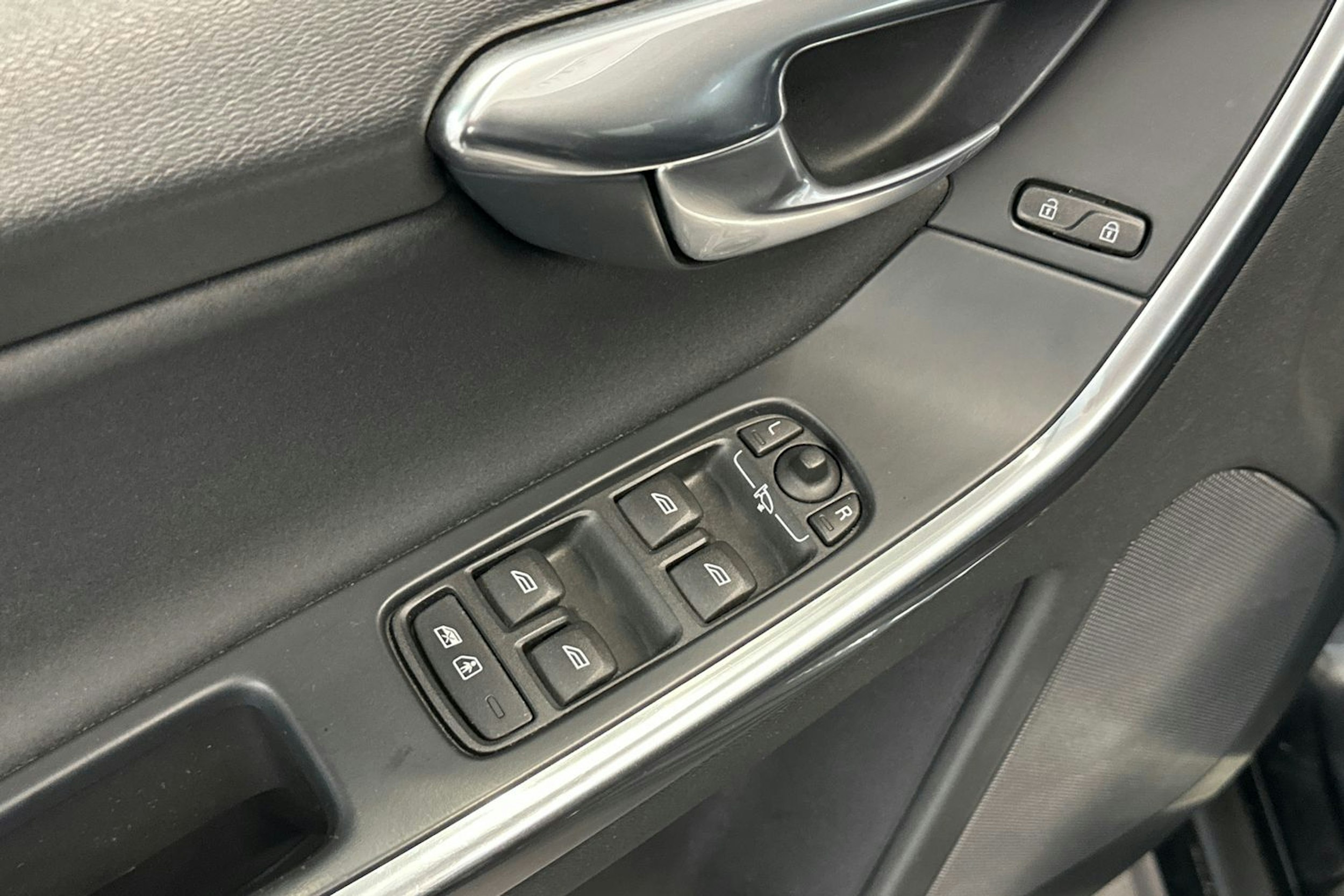 musta Volvo XC60 2014 kuva 18.