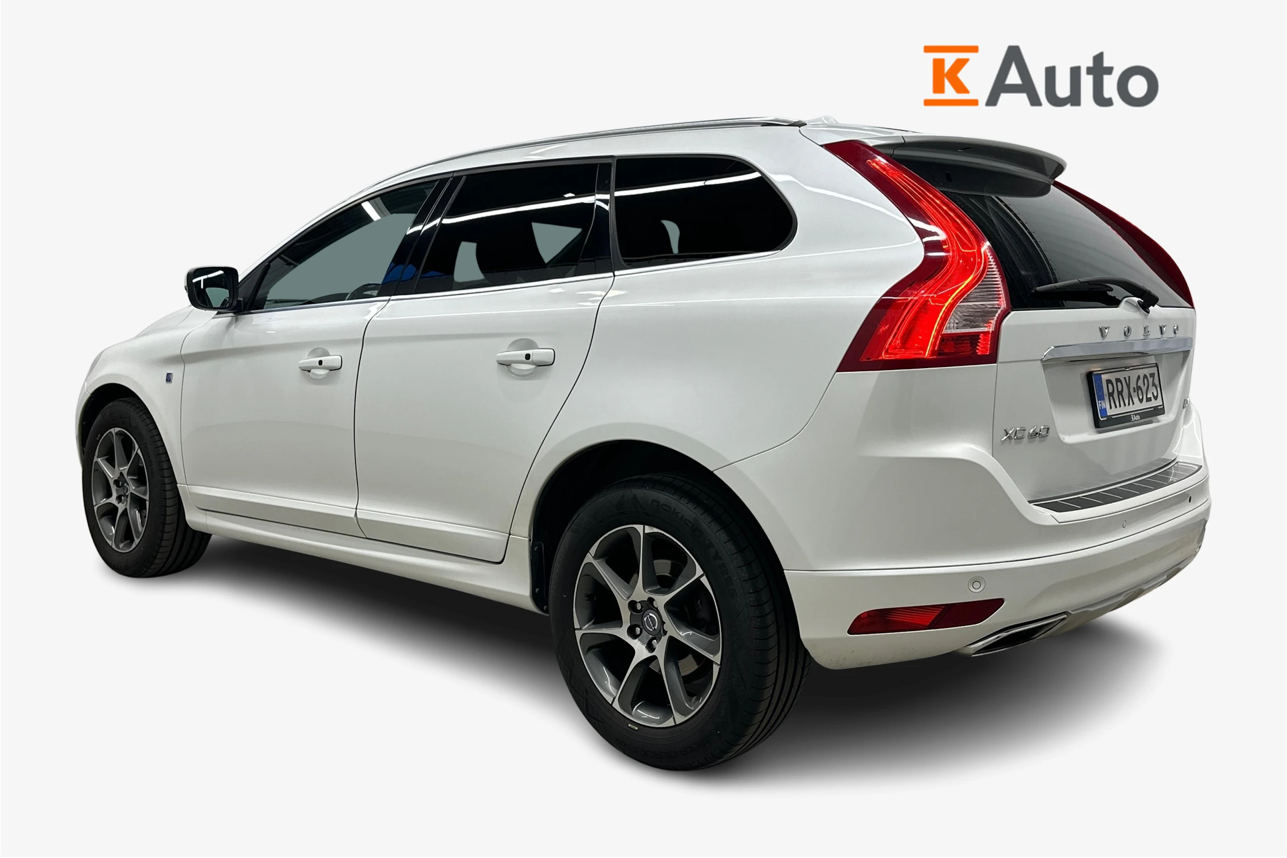valkoinen Volvo XC60 2014 kuva 2.