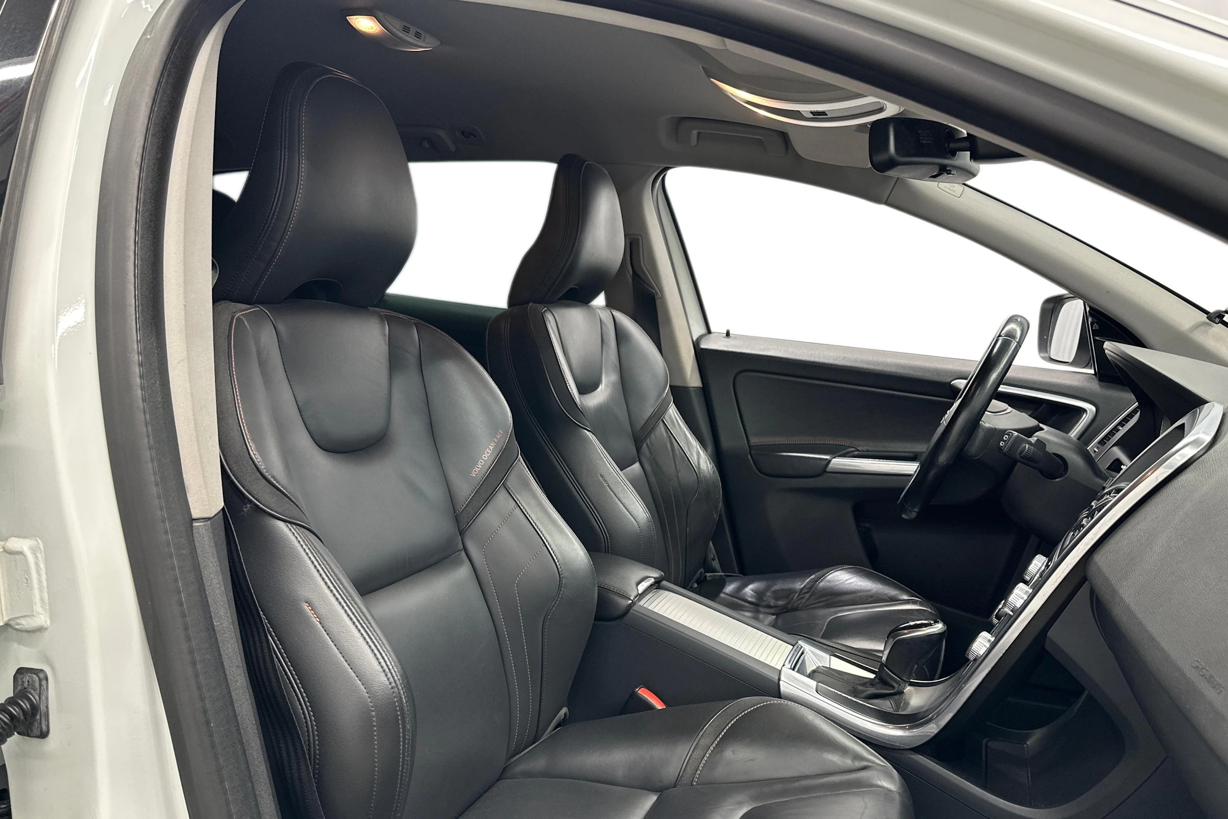 valkoinen Volvo XC60 2014 kuva 7.