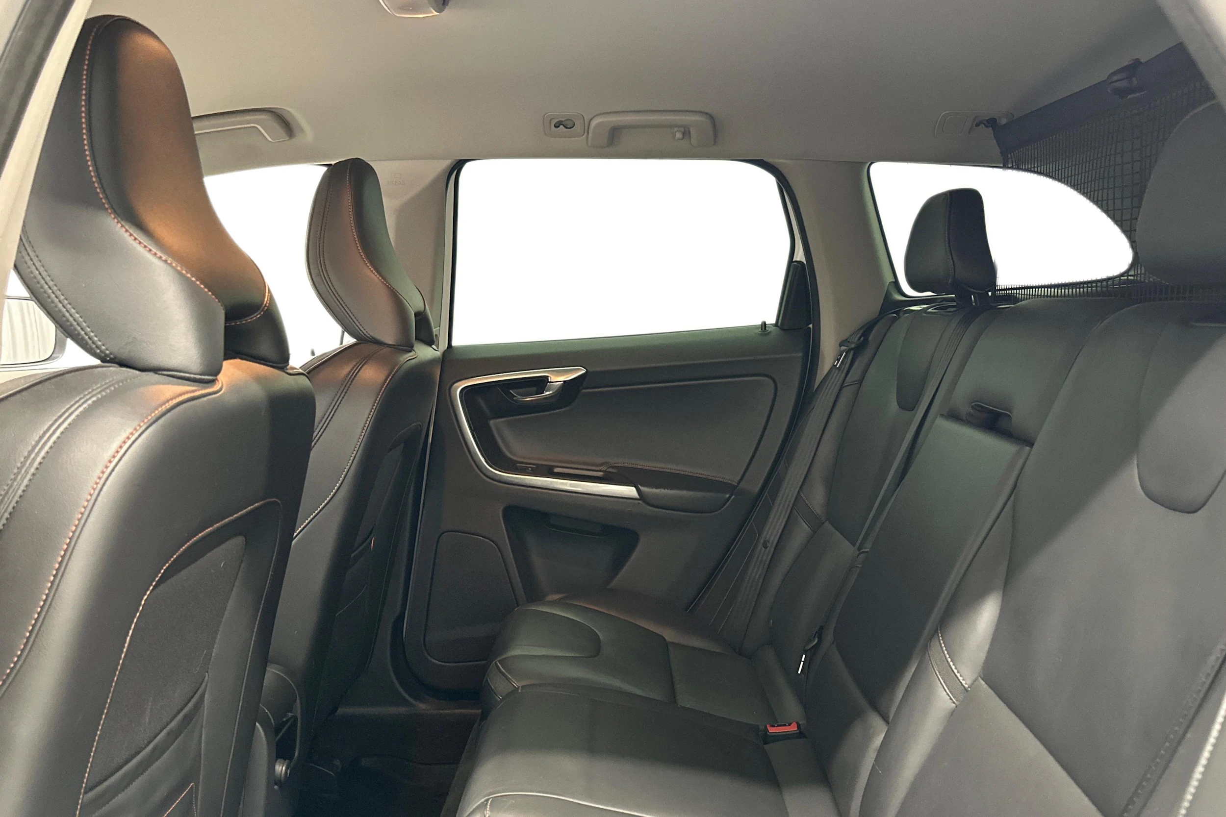 valkoinen Volvo XC60 2014 kuva 8.