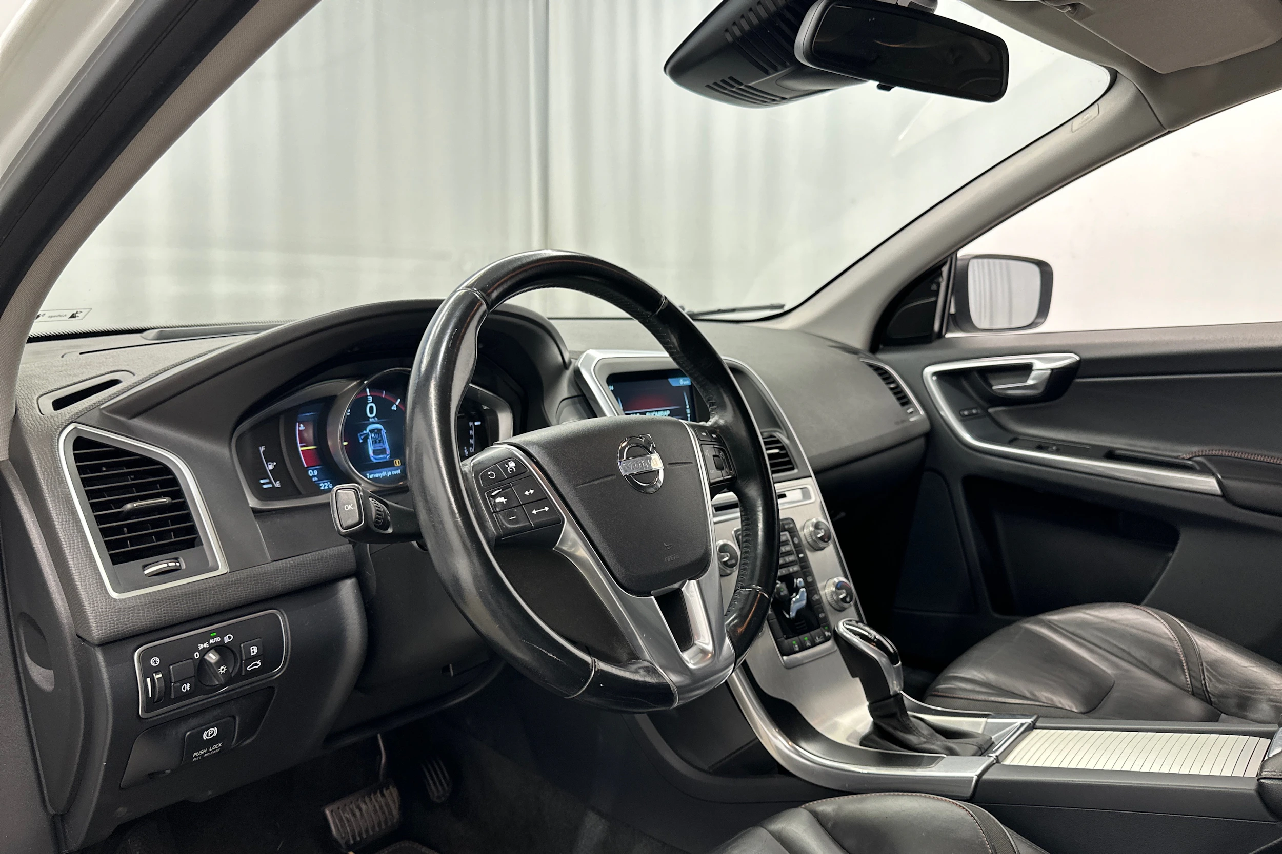 valkoinen Volvo XC60 2014 kuva 10.