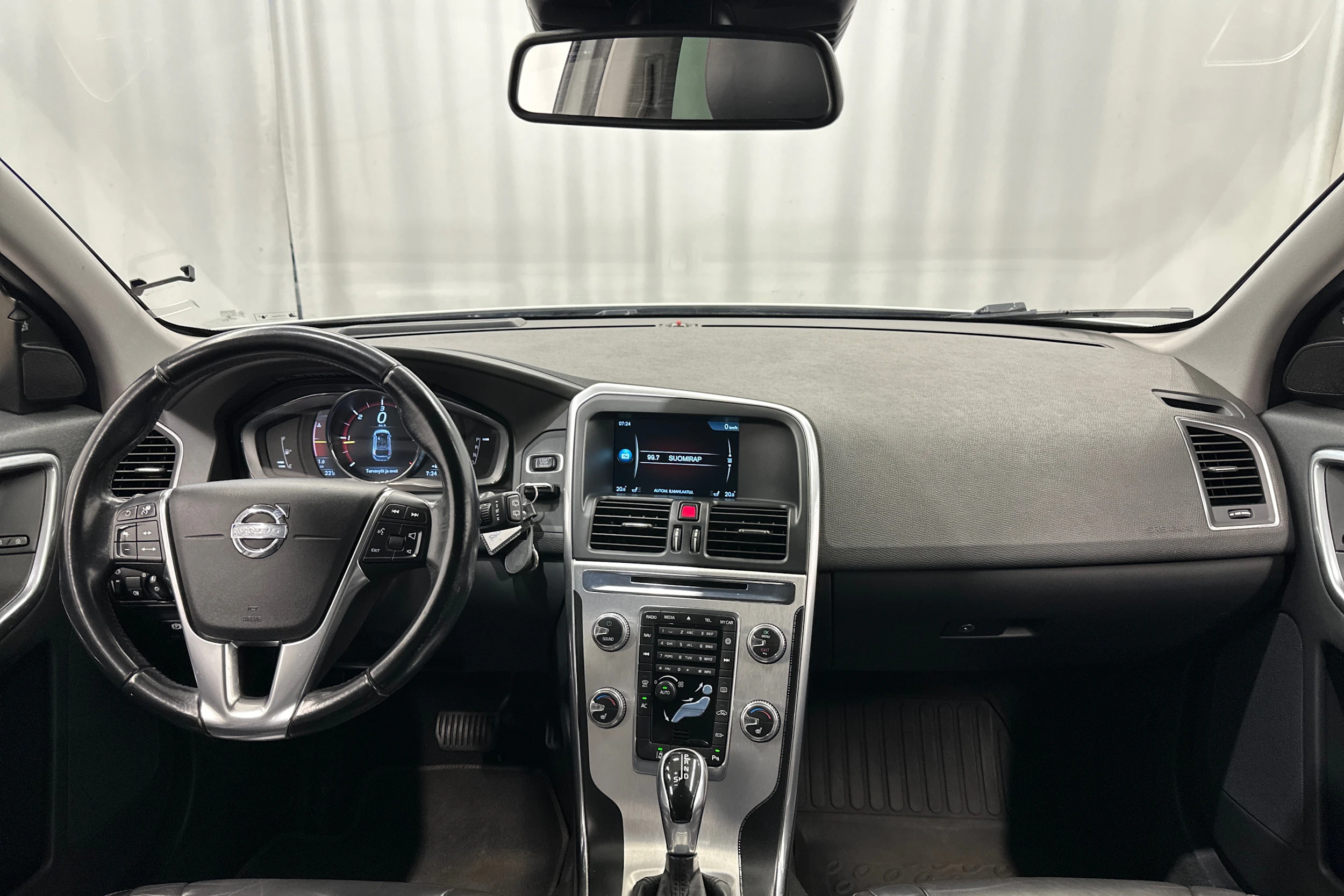 valkoinen Volvo XC60 2014 kuva 11.