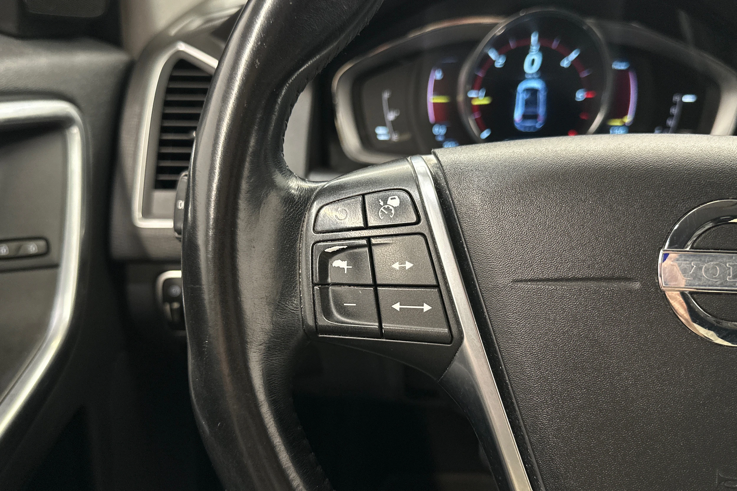 valkoinen Volvo XC60 2014 kuva 13.