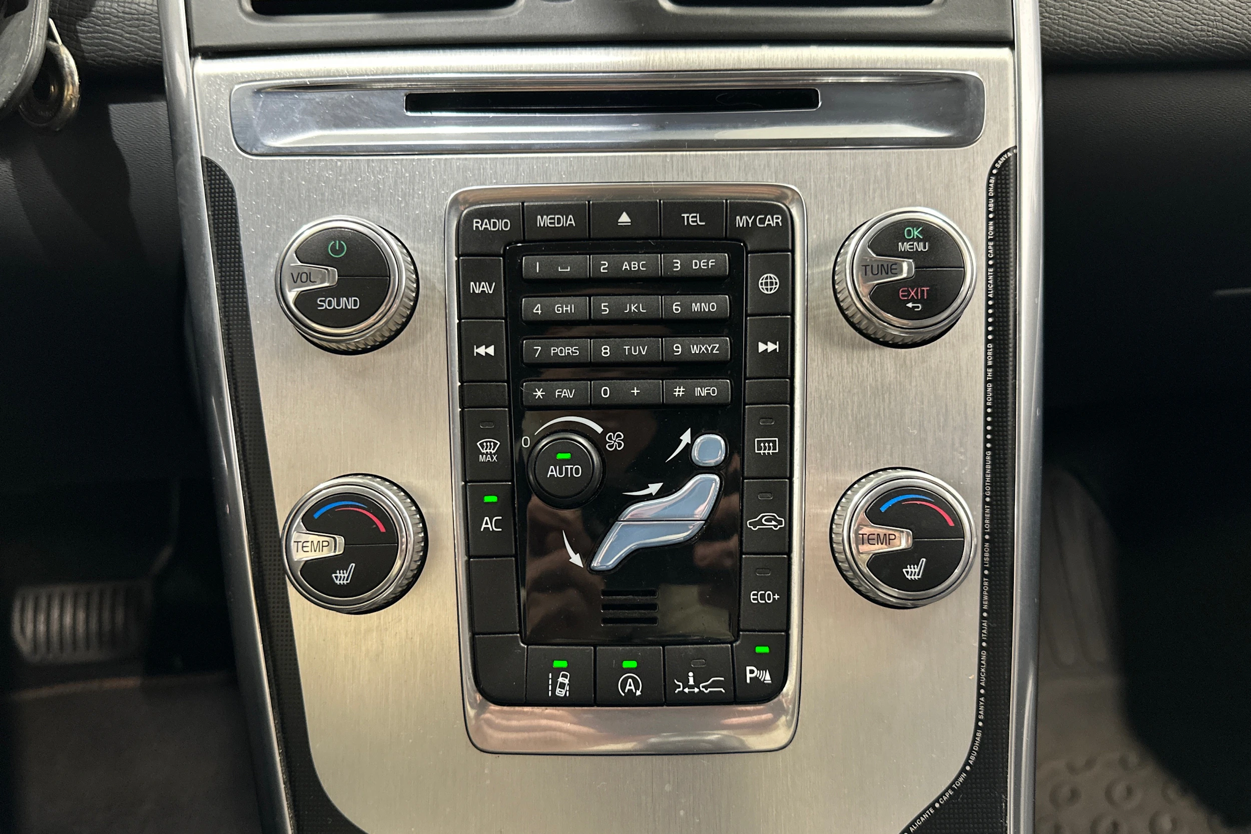 valkoinen Volvo XC60 2014 kuva 16.