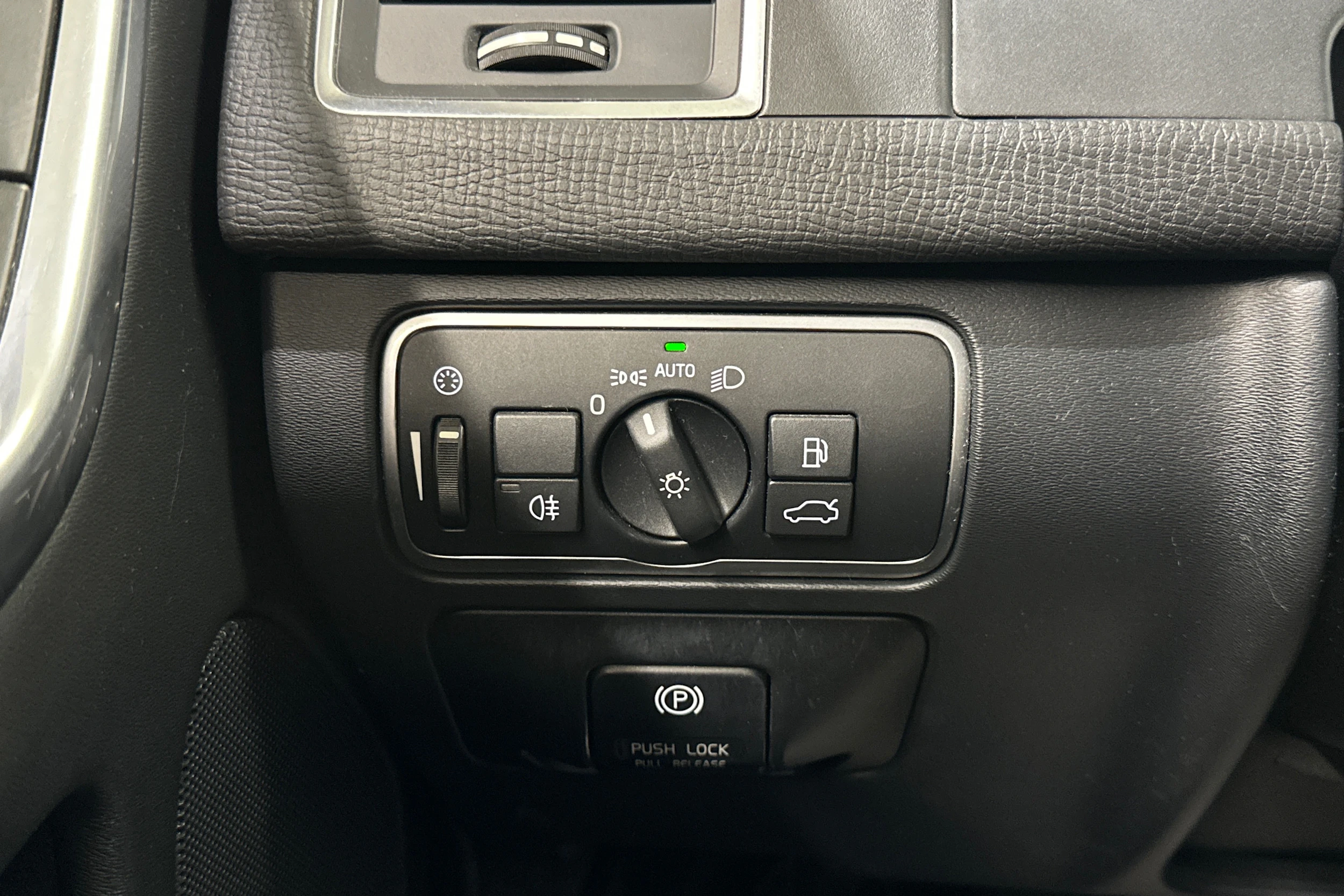 valkoinen Volvo XC60 2014 kuva 20.