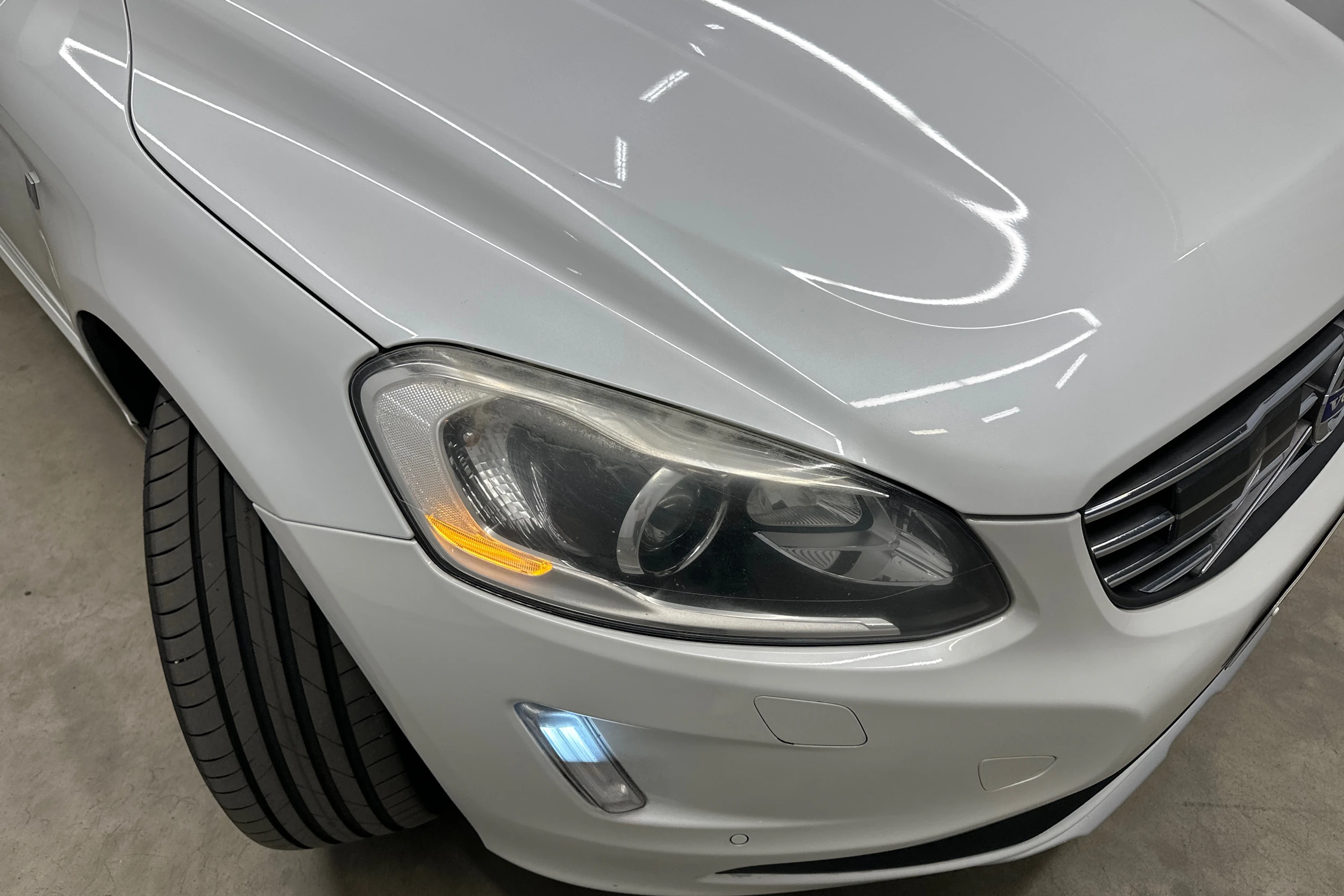 valkoinen Volvo XC60 2014 kuva 28.