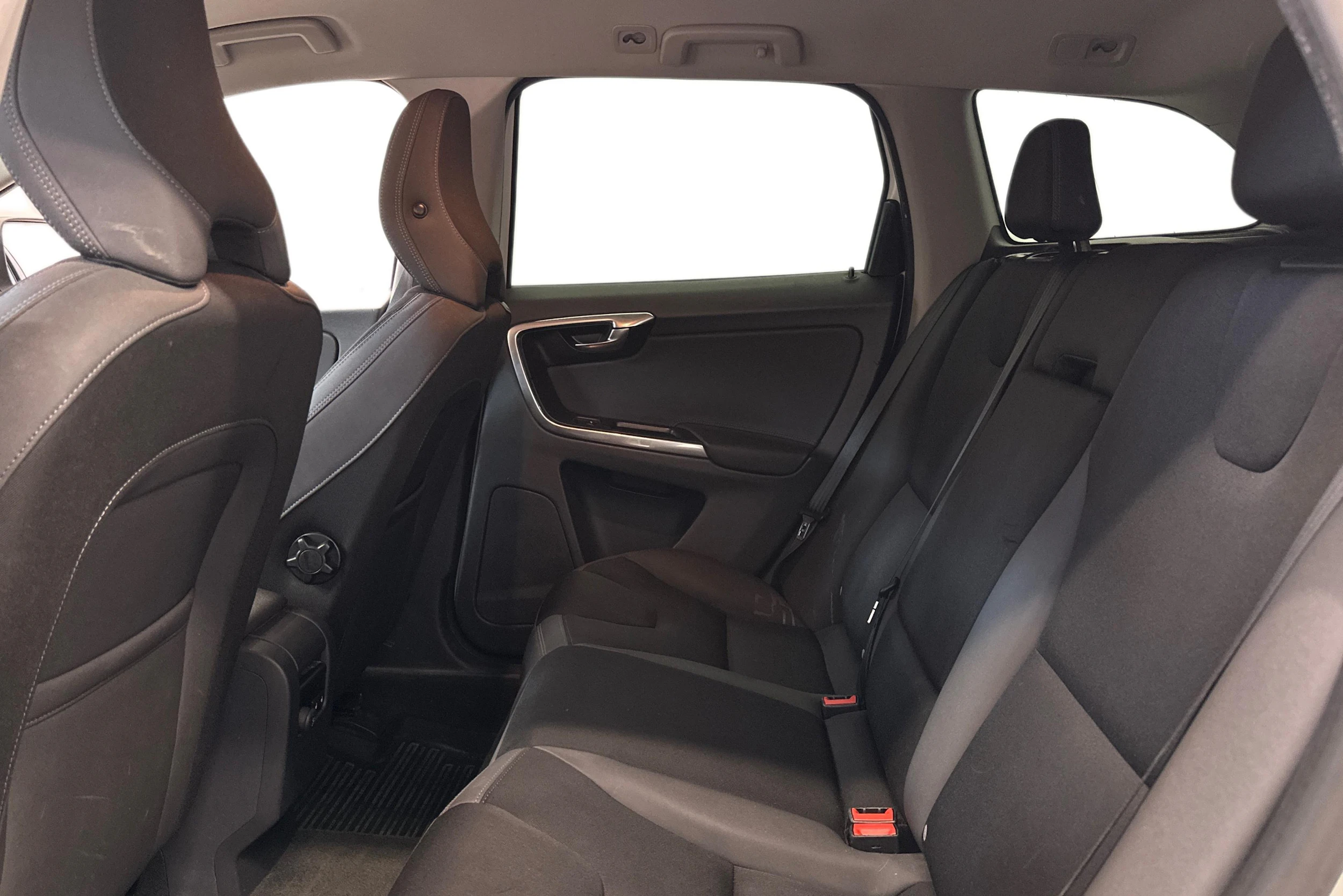valkoinen Volvo XC60 2014 kuva 8.