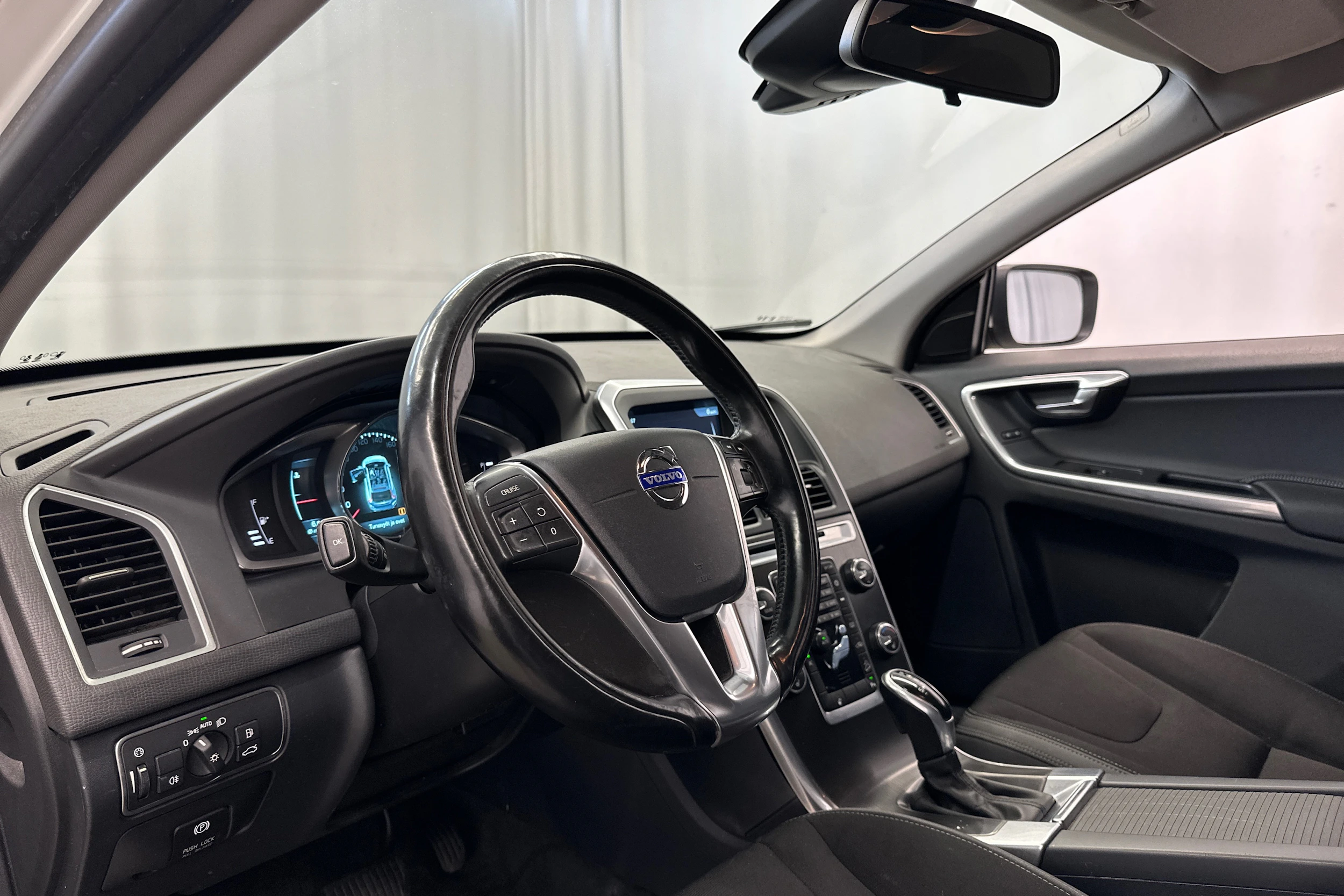 valkoinen Volvo XC60 2014 kuva 10.