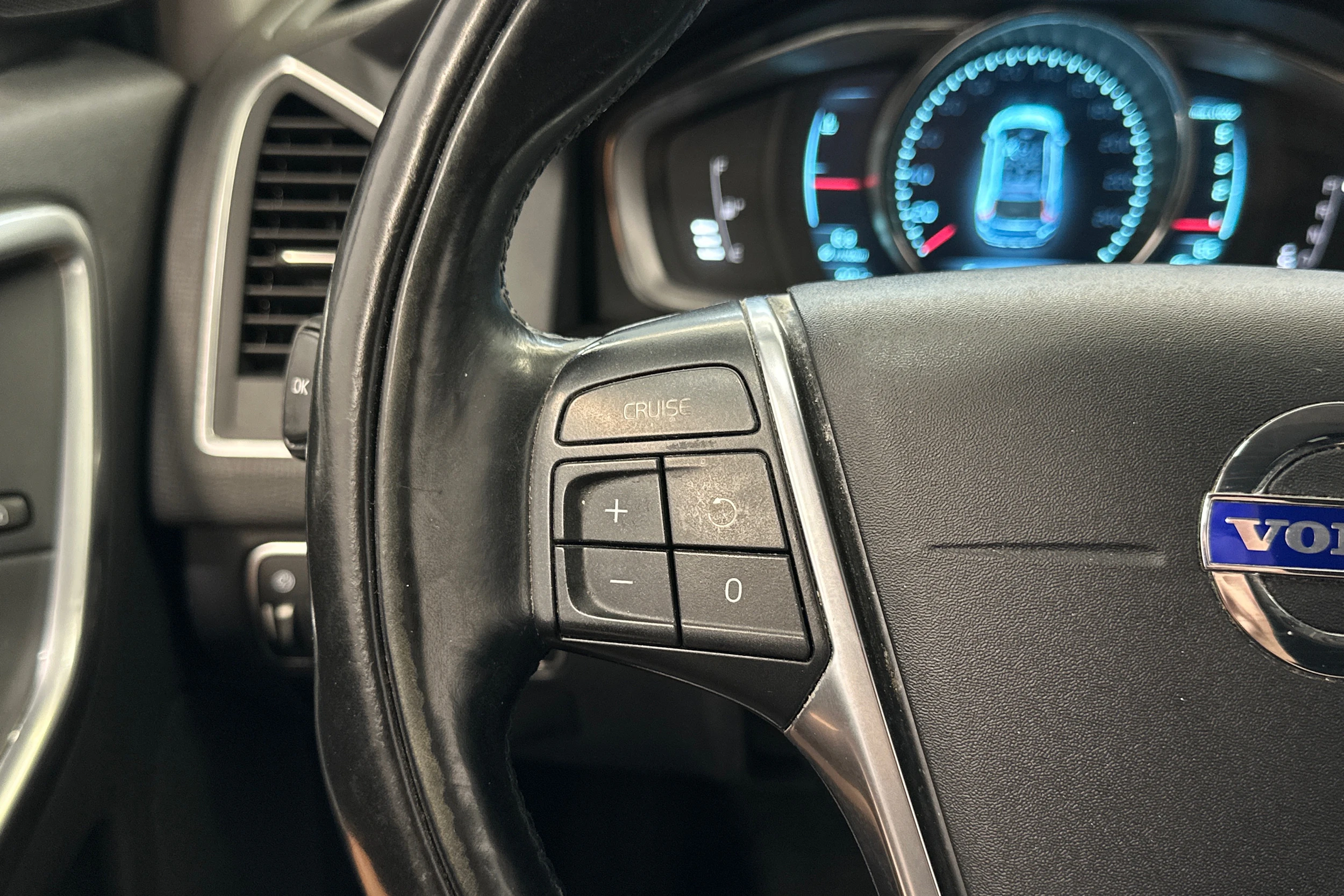 valkoinen Volvo XC60 2014 kuva 13.