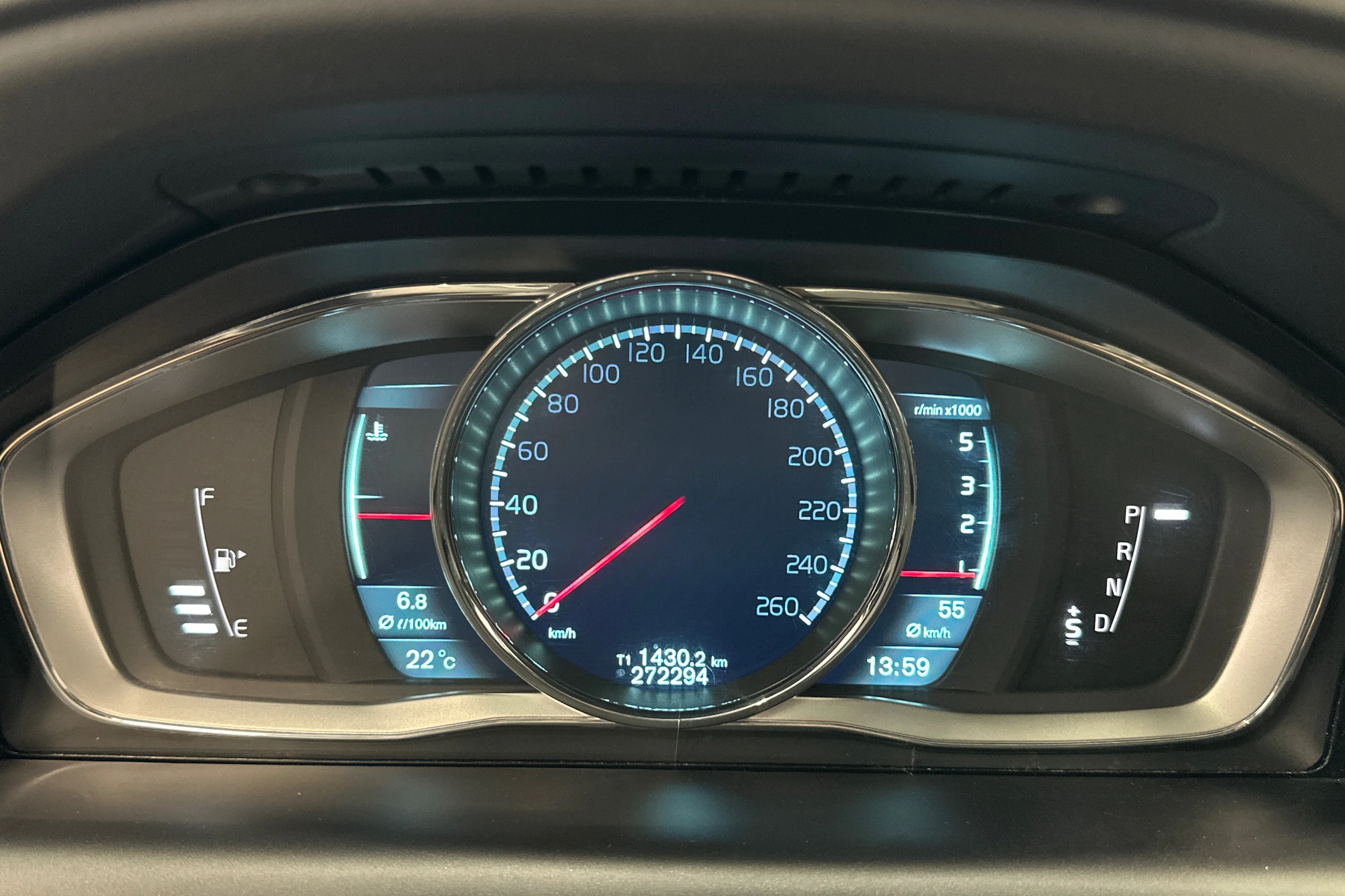 valkoinen Volvo XC60 2014 kuva 15.