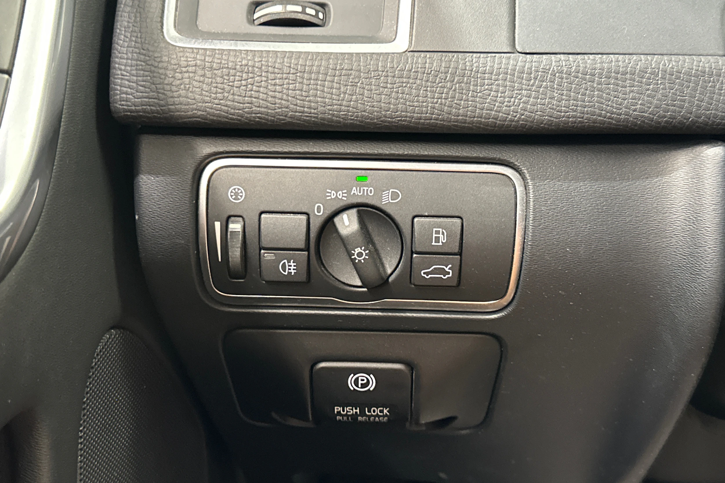valkoinen Volvo XC60 2014 kuva 19.