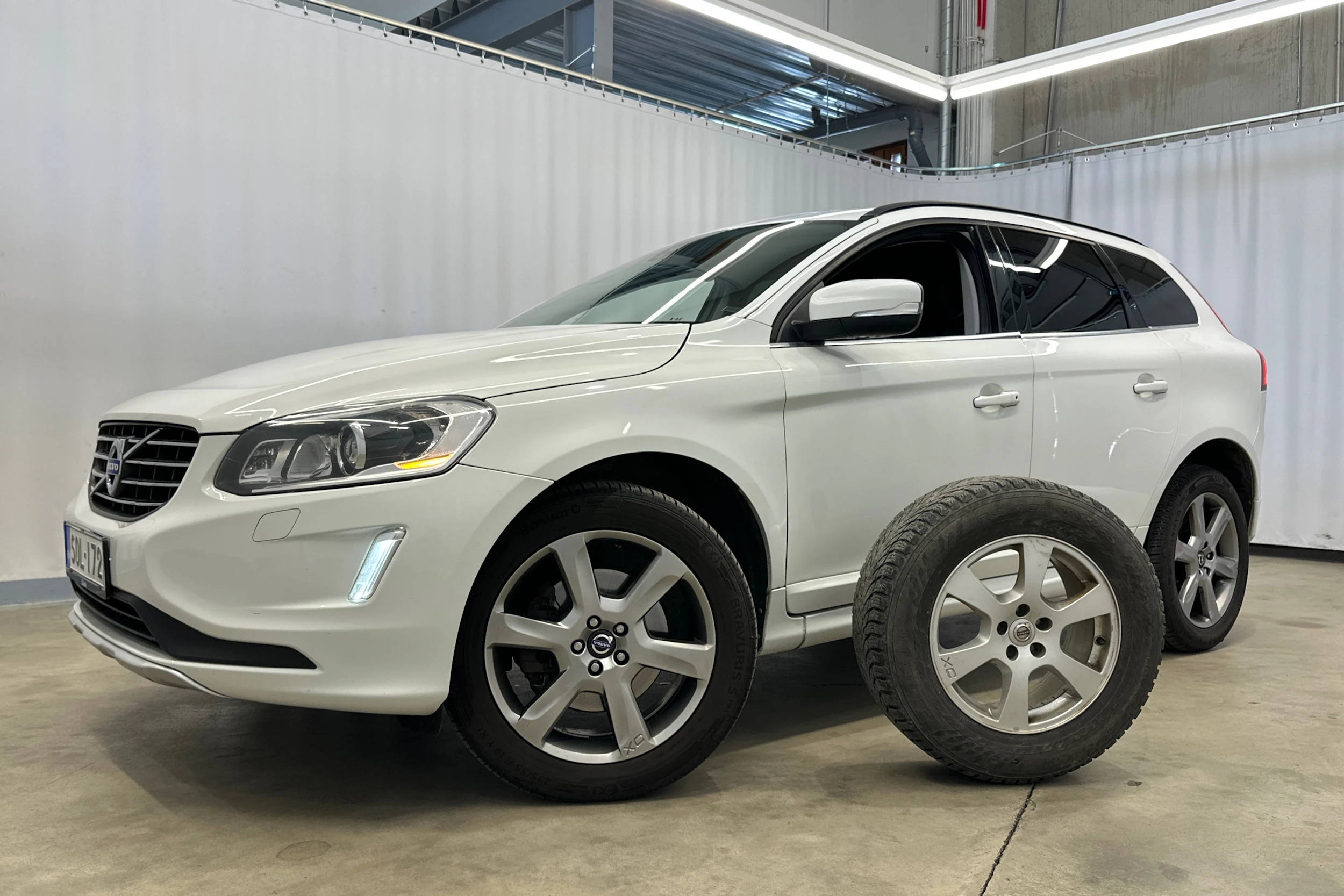 valkoinen Volvo XC60 2014 kuva 24.