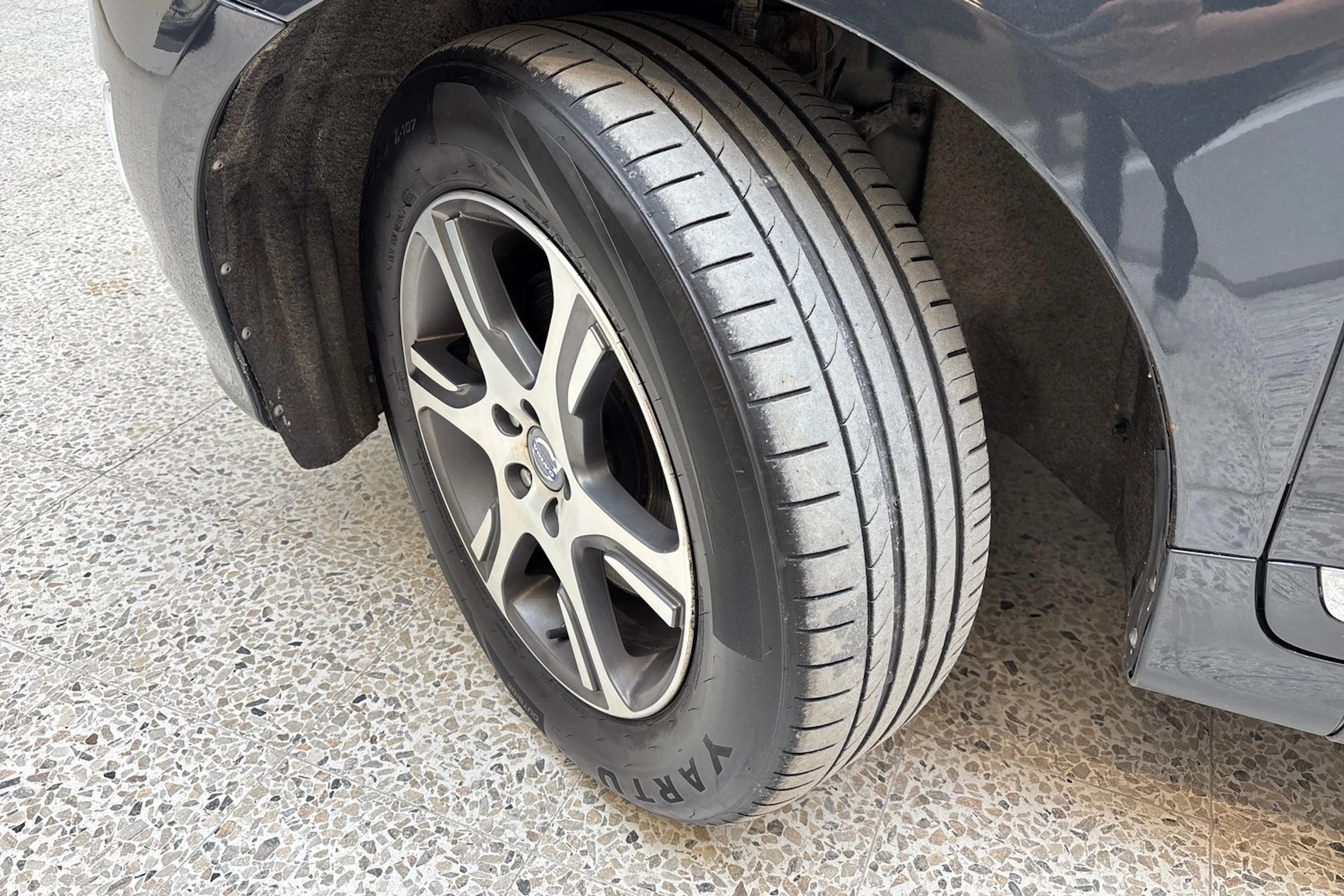 harmaa Volvo XC60 2014 kuva 10.