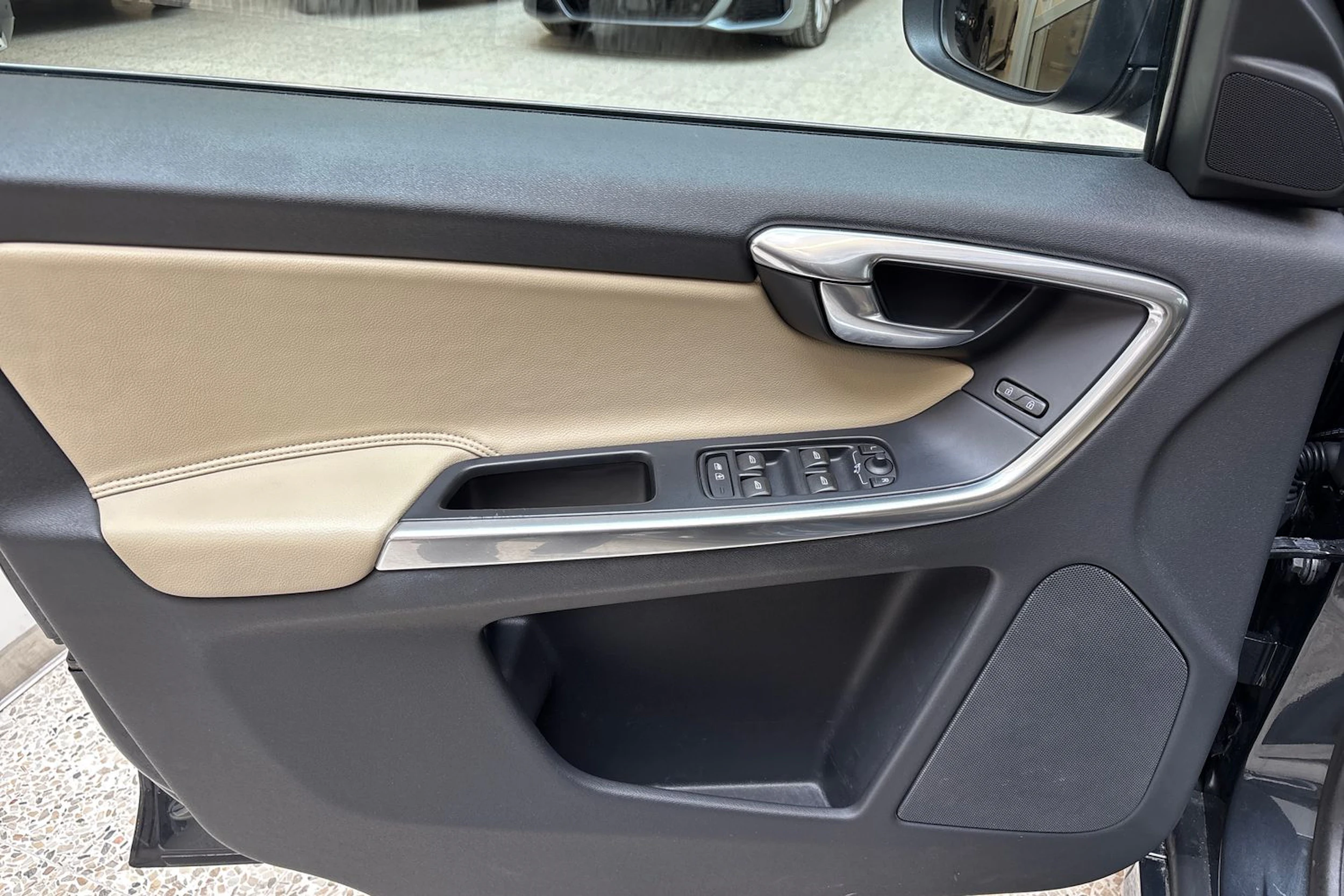 harmaa Volvo XC60 2014 kuva 16.