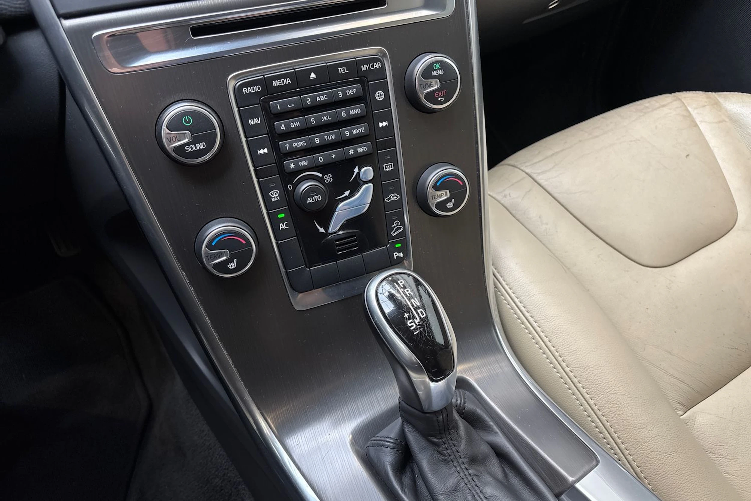 harmaa Volvo XC60 2014 kuva 21.