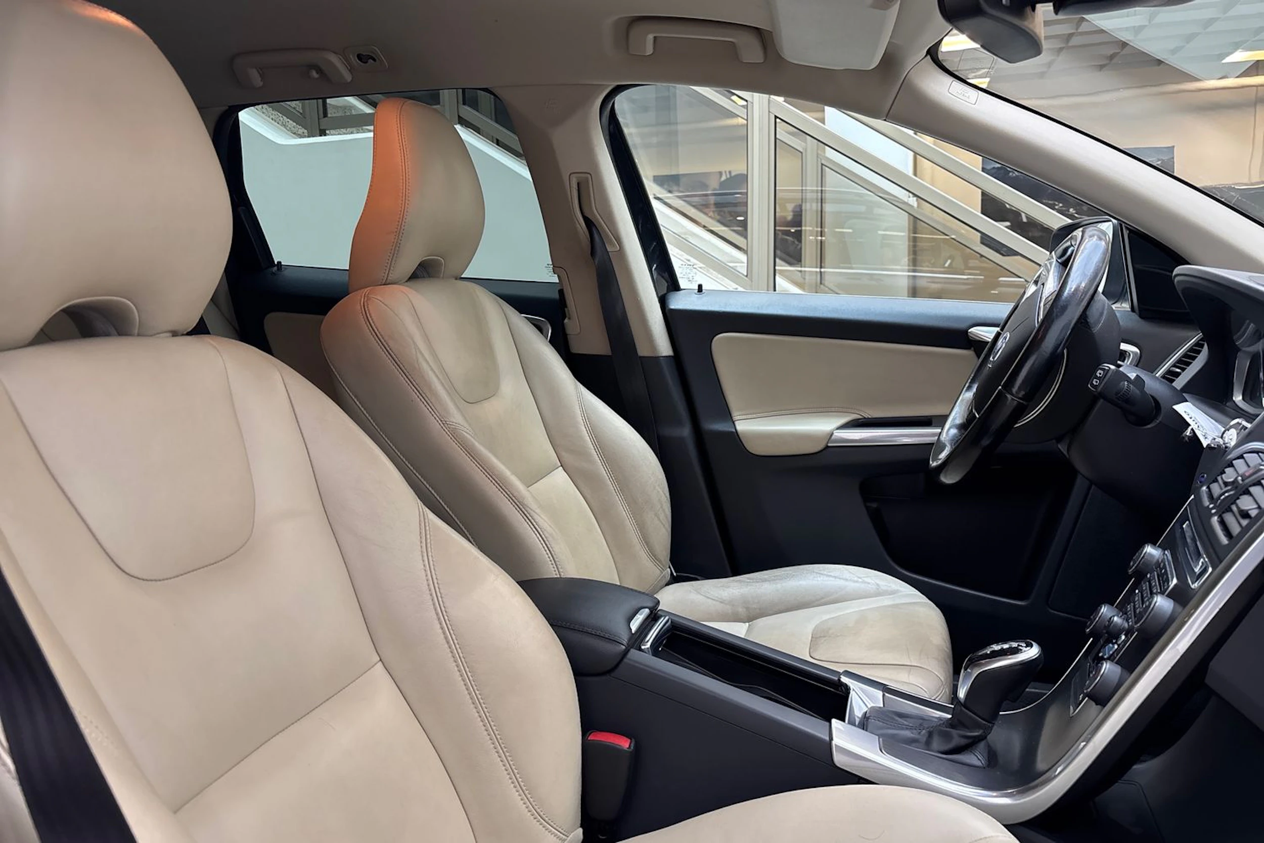 harmaa Volvo XC60 2014 kuva 24.