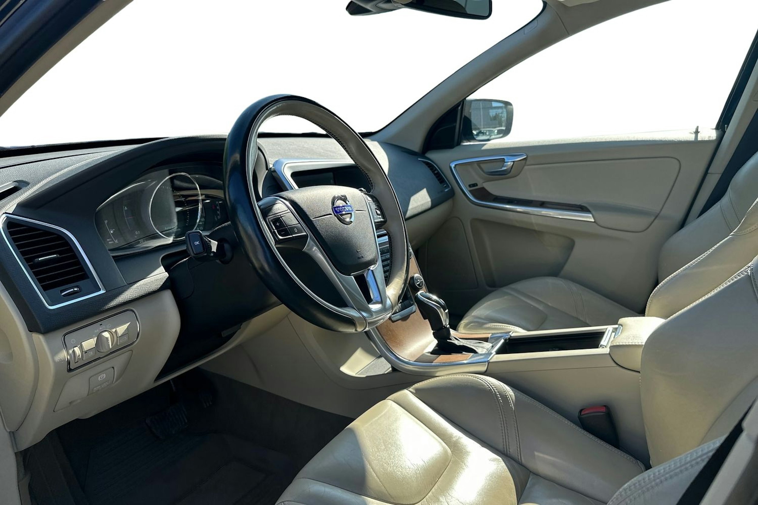 harmaa Volvo XC60 2014 kuva 3.