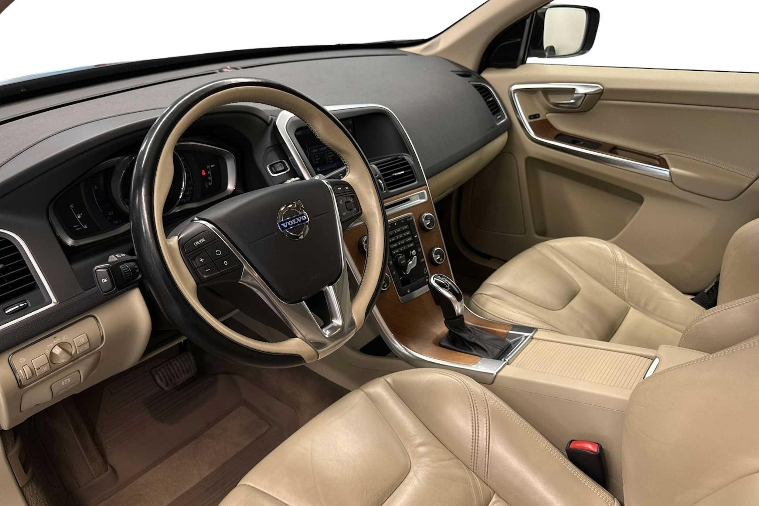 harmaa Volvo XC60 2014 kuva 6.