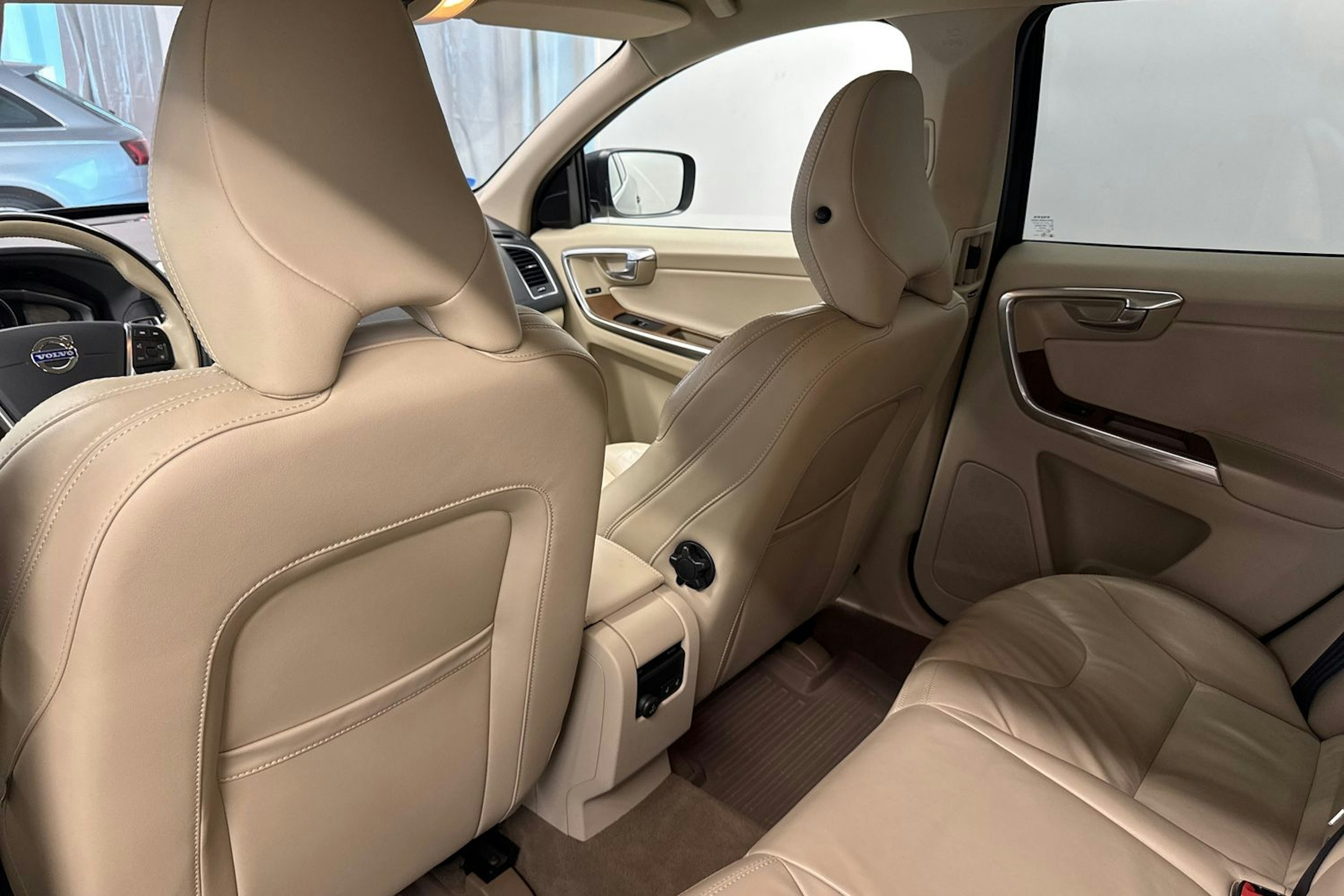 harmaa Volvo XC60 2014 kuva 11.