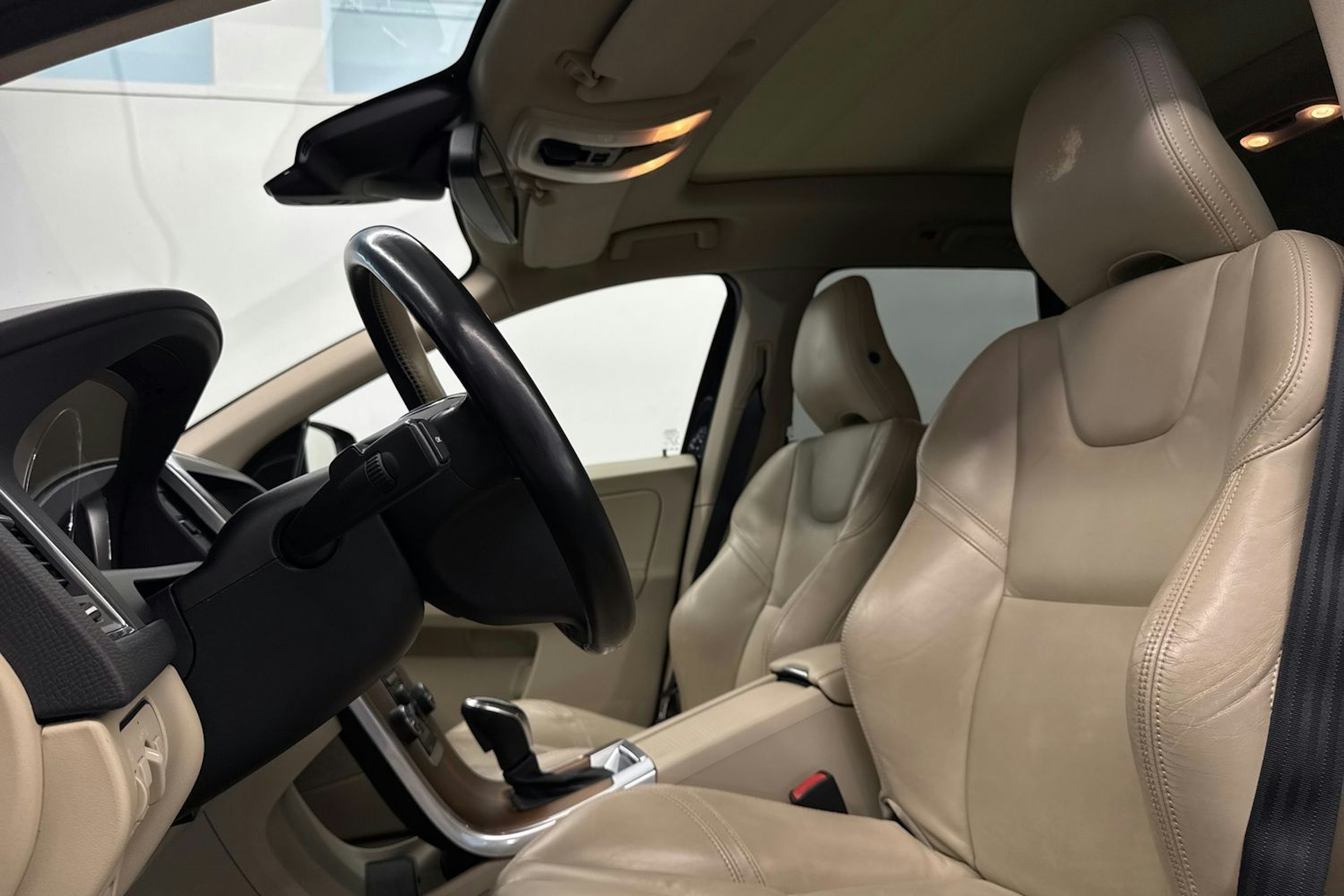 harmaa Volvo XC60 2014 kuva 12.