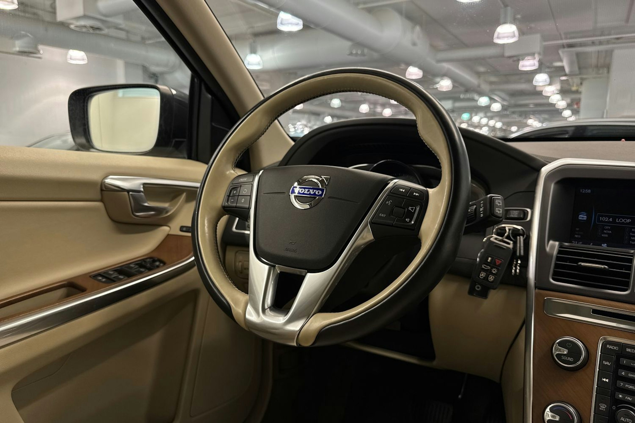 harmaa Volvo XC60 2014 kuva 13.
