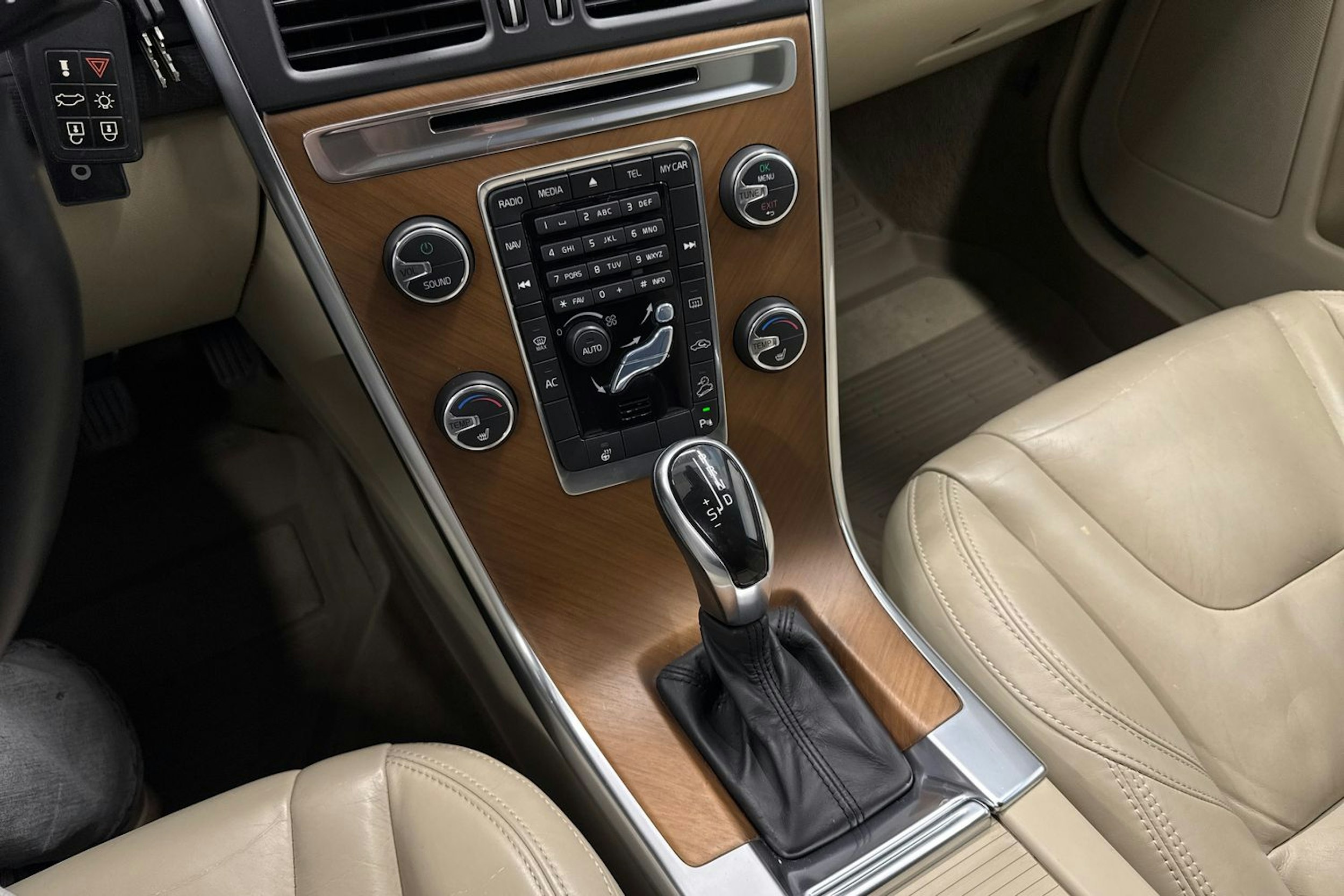 harmaa Volvo XC60 2014 kuva 20.